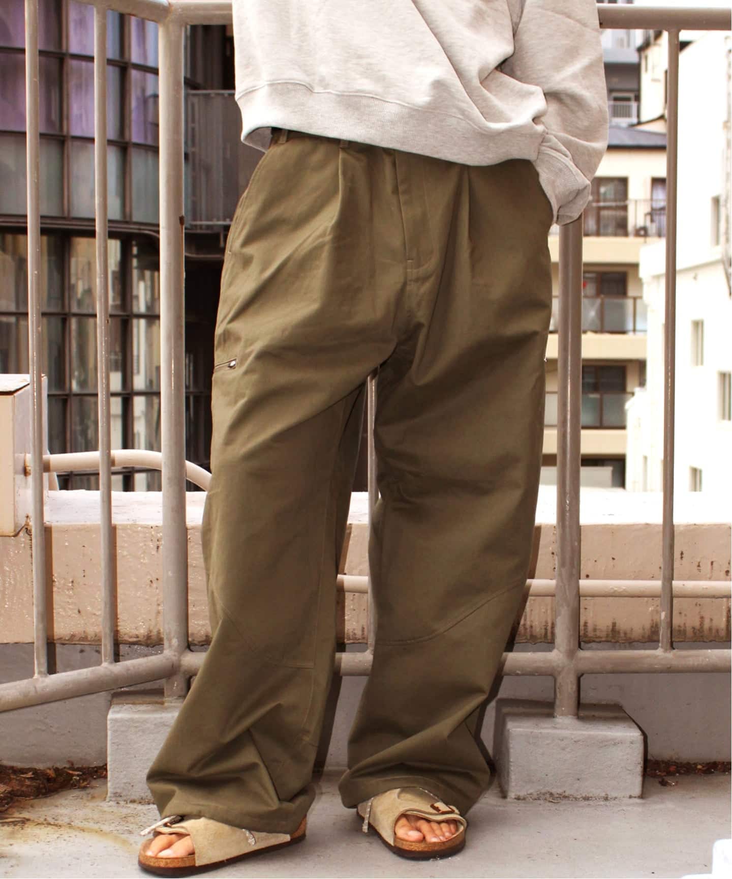 rajabrooke × WISM別注 Basic Chino Pants (WIDE)（チノパンツ）｜WISM
