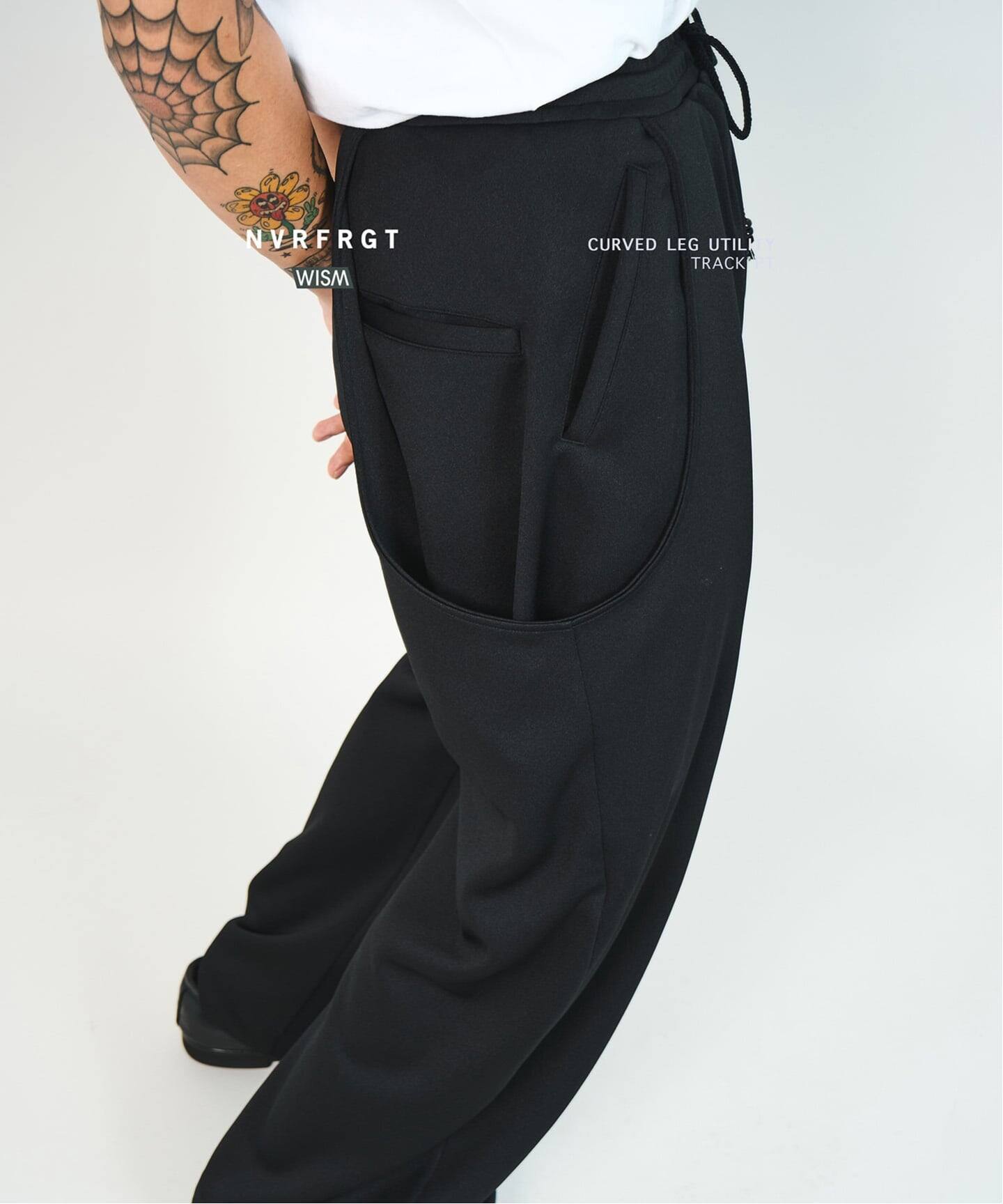 NVRFRGT × WISM別注 CURVED LEG UTILITY TRACK PT（その他パンツ