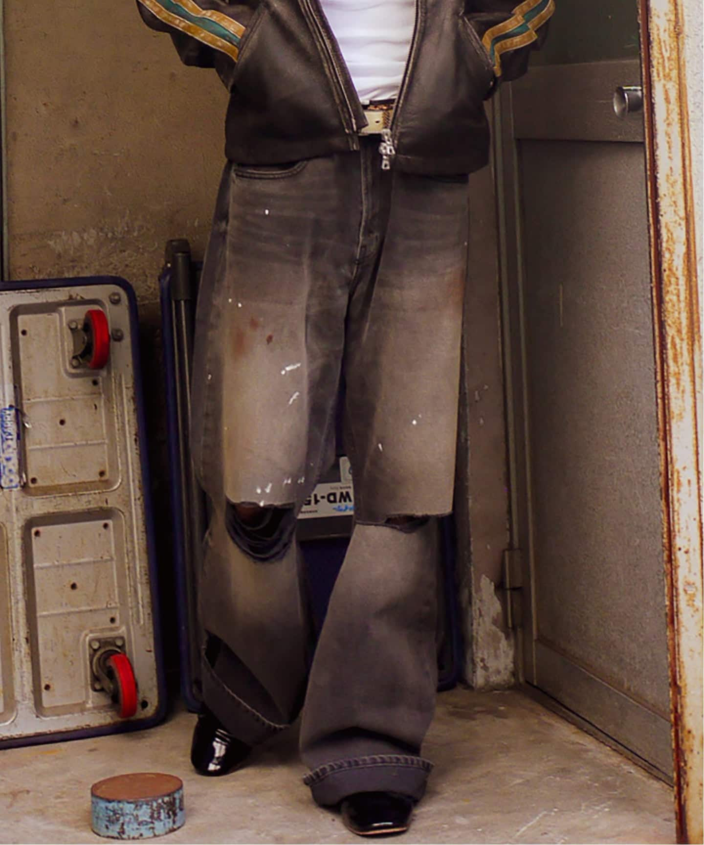 BARE KNUCKLES / ベアナックルズ Serge Loose Bootcut Jeans（デニム