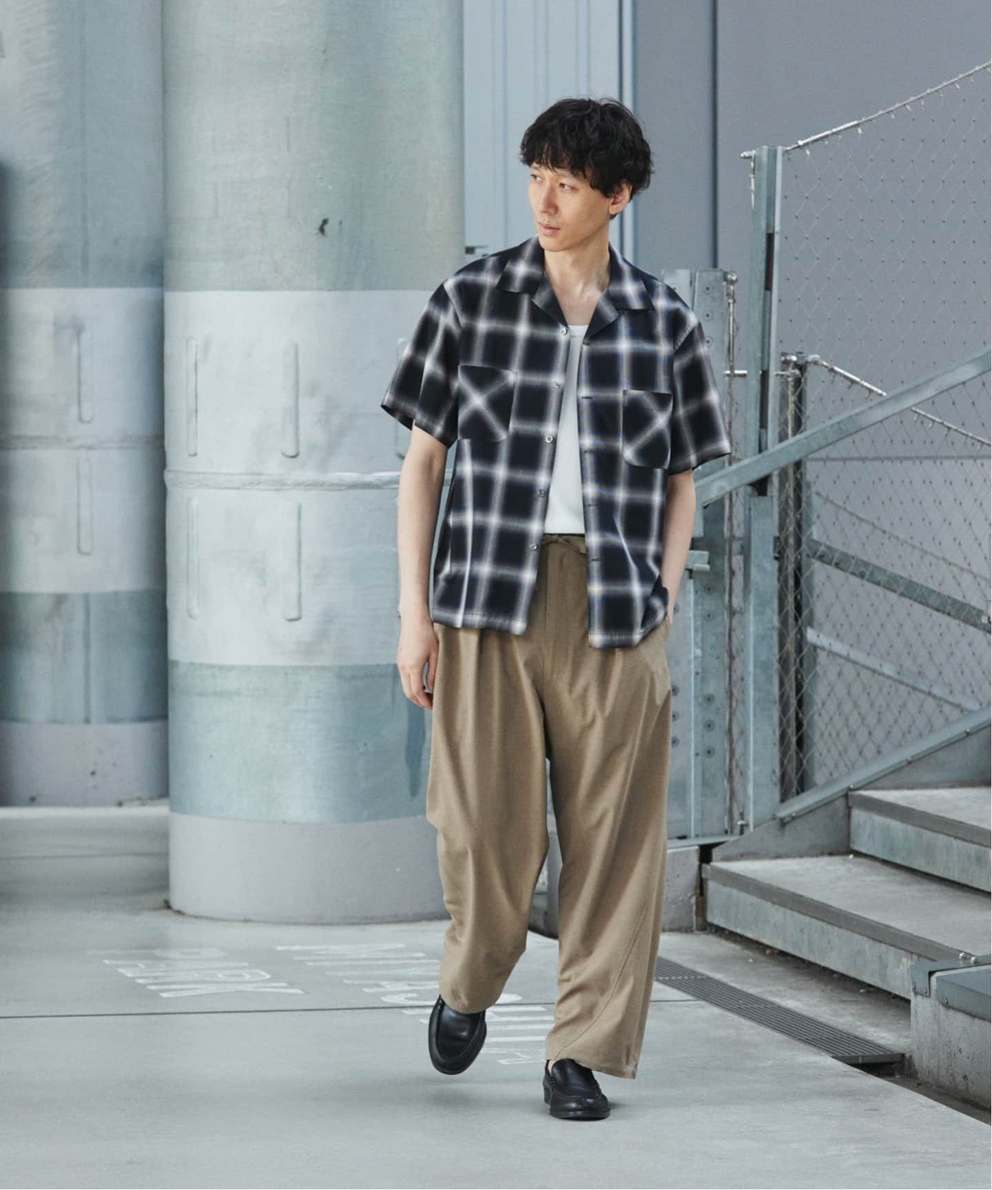ウーリーノライト ツイスト オーバー パンツ（スラックス）｜JOURNAL