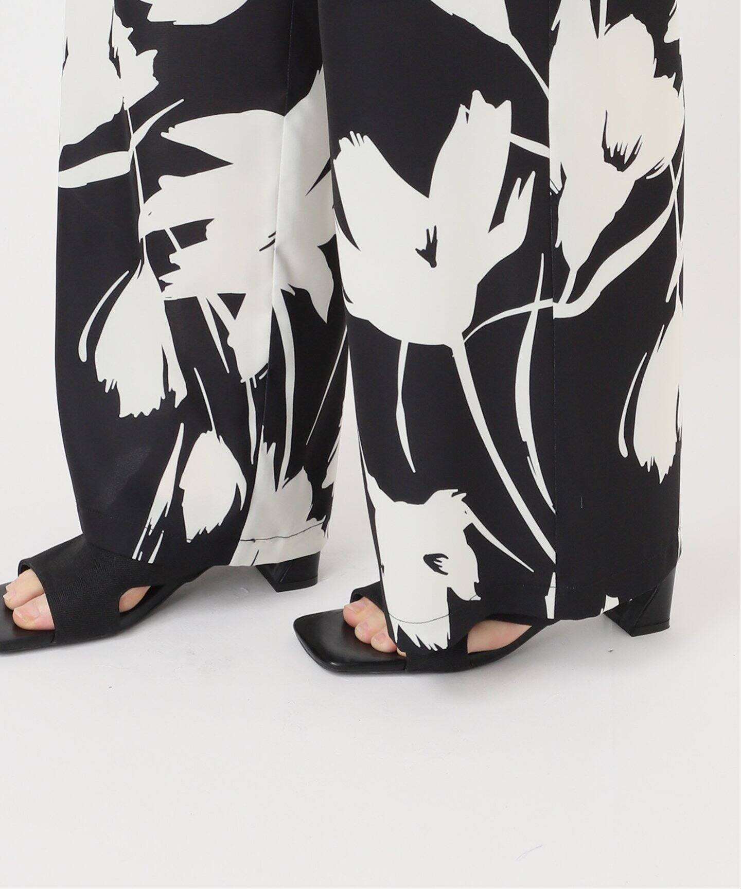 WEB限定】ウォッシャブル / フラワーモチーフプリントパンツ（その他