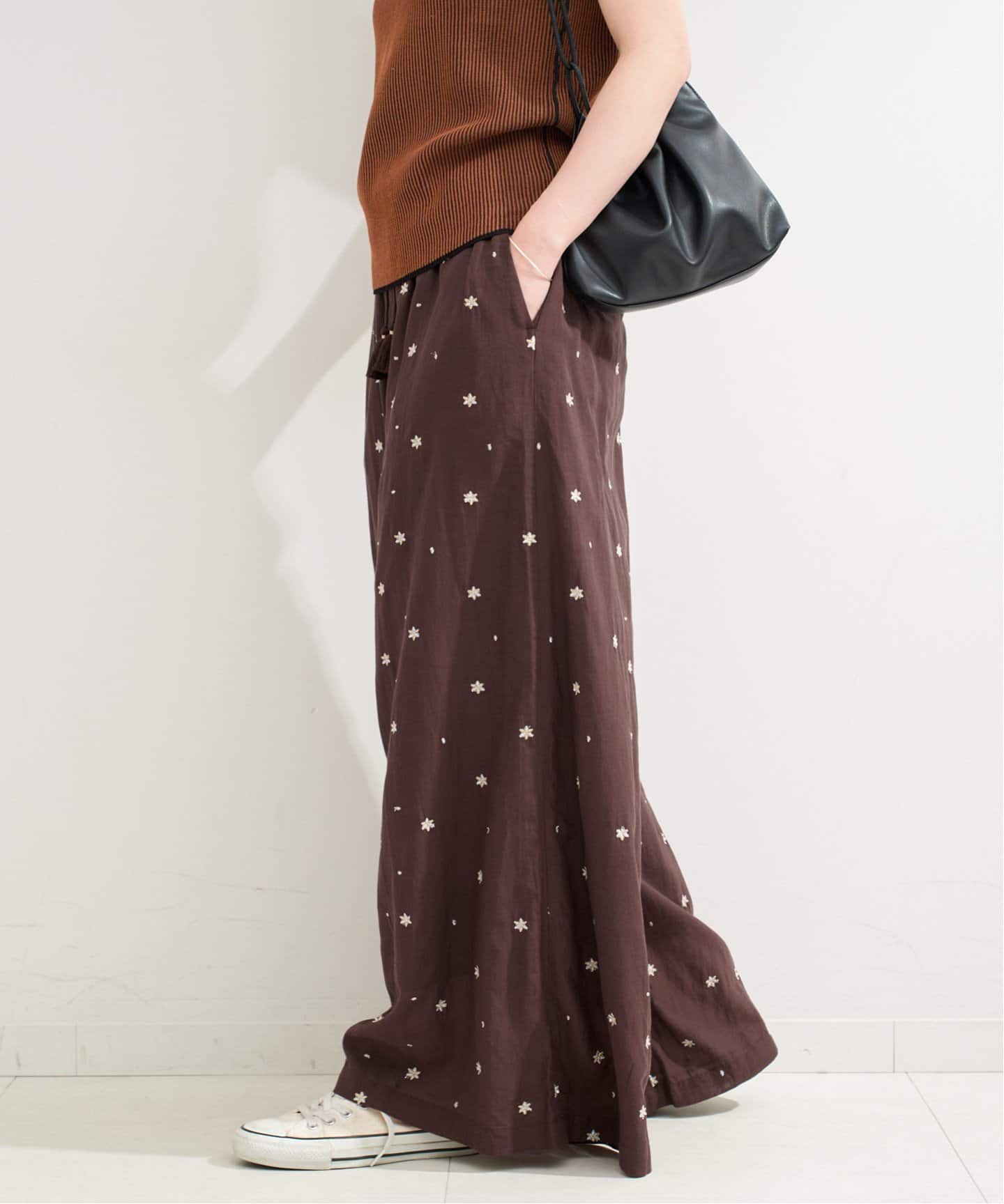 ベーセーストック　チノフォルムパンツ　完売品 予約》【WEB限定】手洗い可 / フラワー刺繍ギャザーパンツ