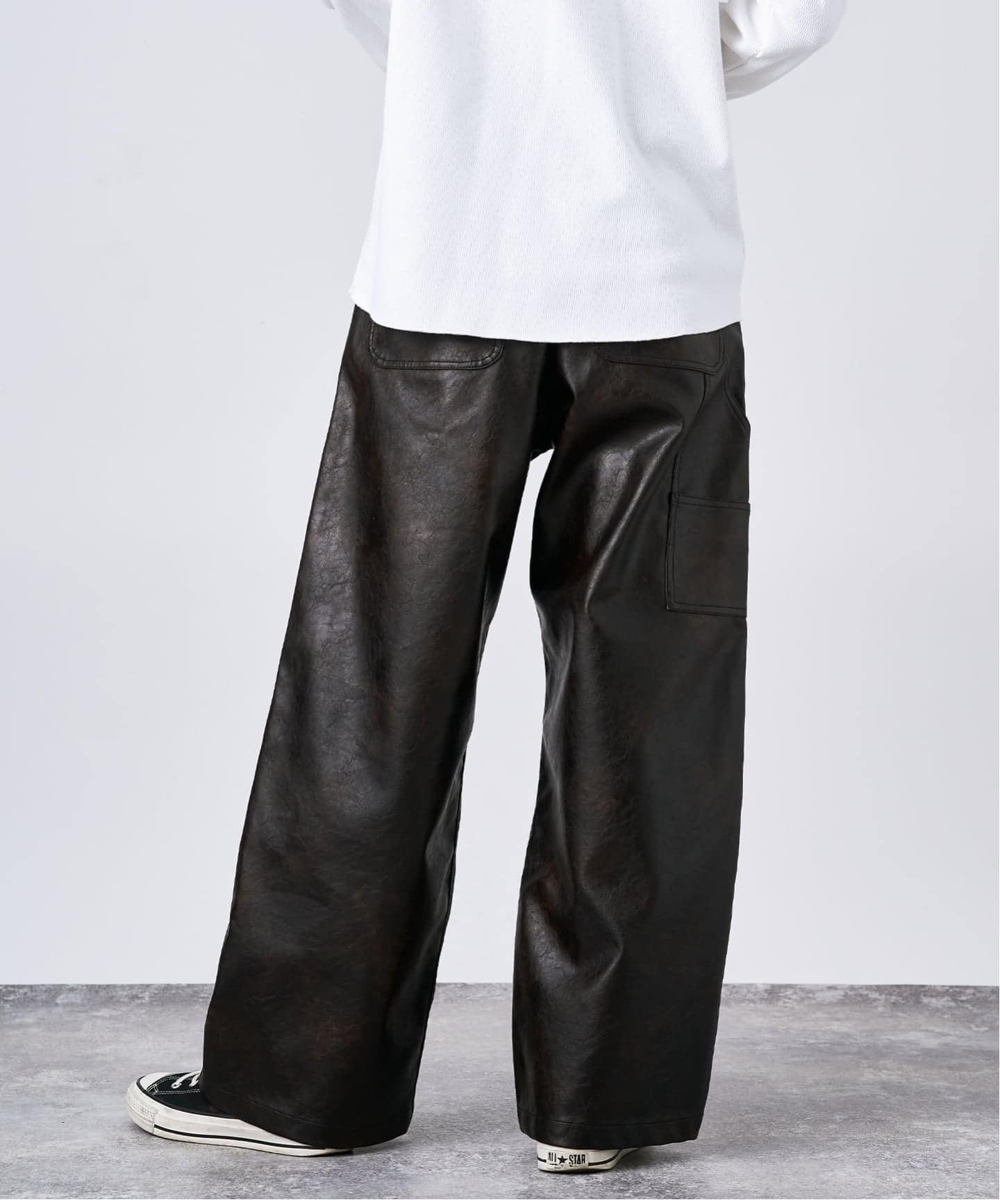 フェード加工 フェイクレザー ダブルニーパンツ（その他パンツ）｜B.C