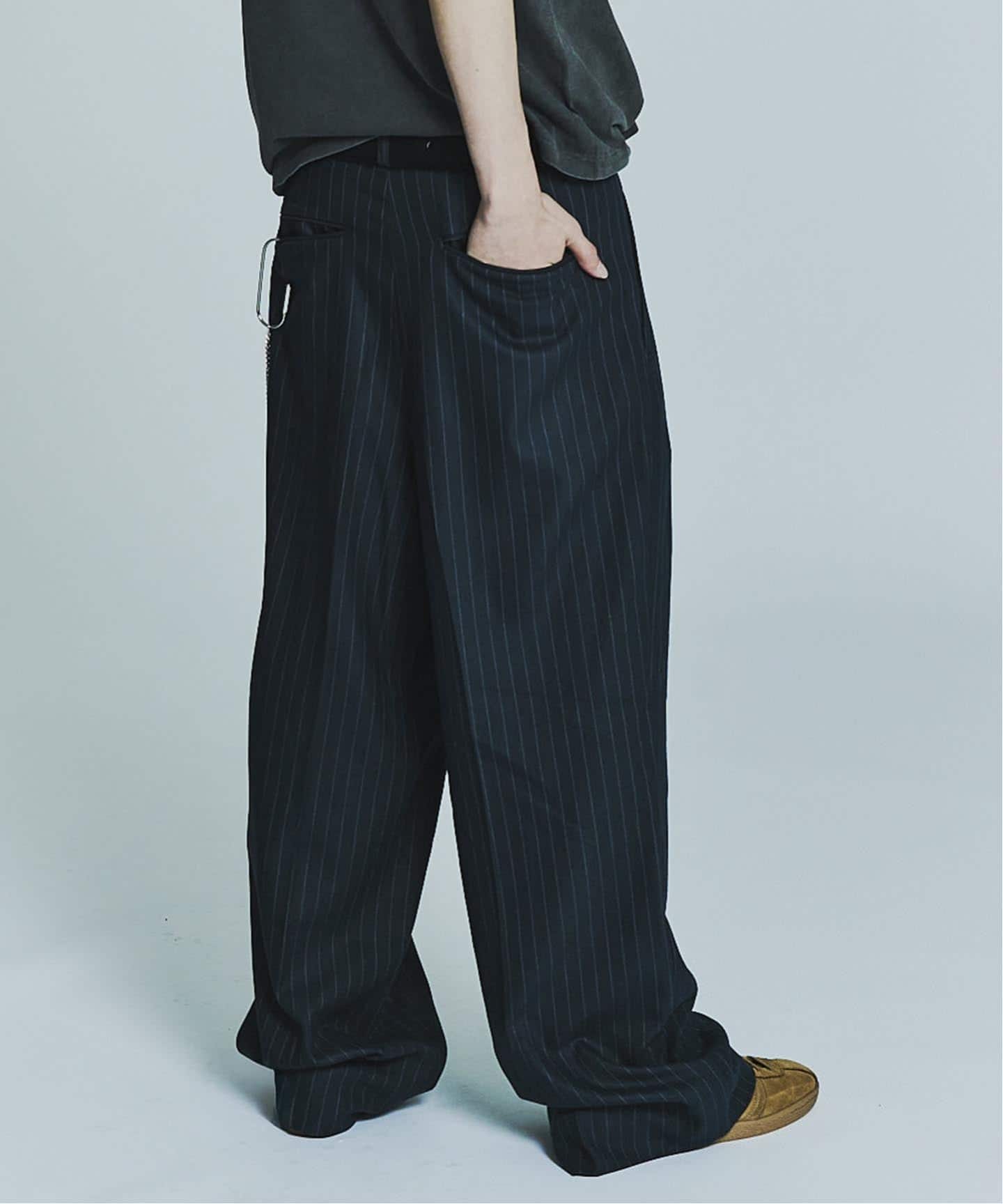ワイドタック ストライプ トラウザーズ / Wide Tuck Stripe Trousers