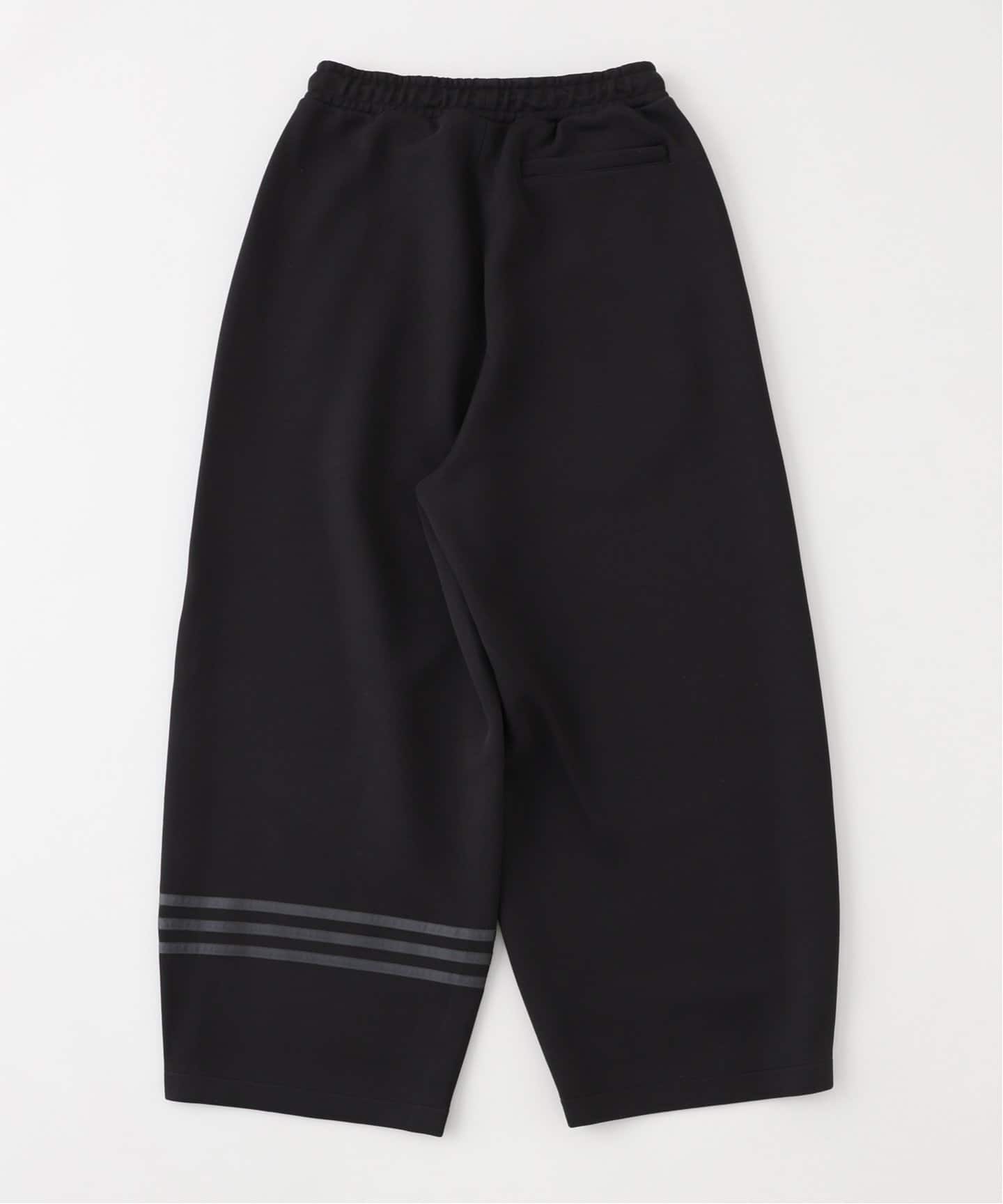 パンツ CLASSIC SWEATSHORT / Jet Black XXL ESSENTIALS SWEATSHORT / Jet Black XXL