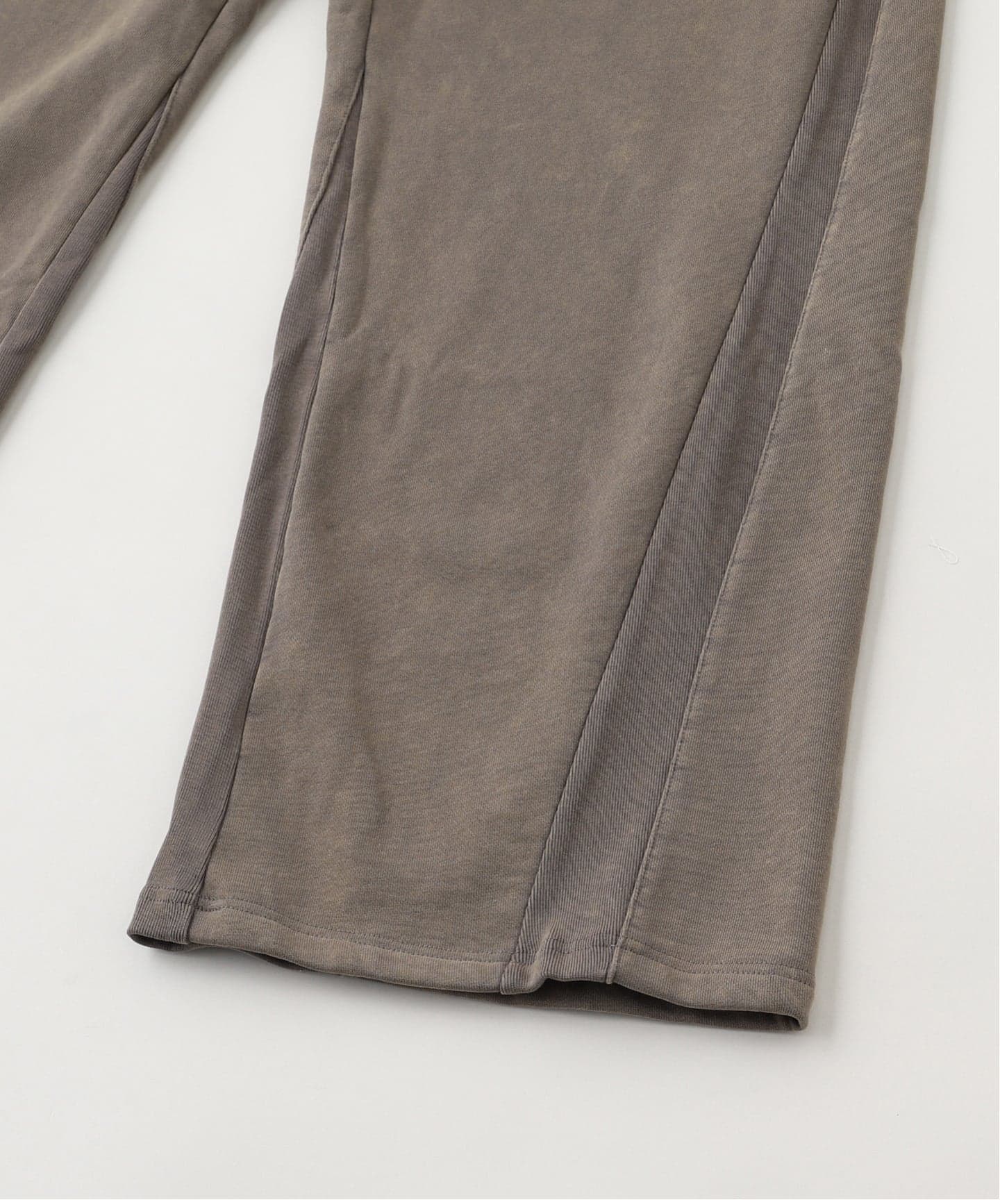 PLATEAU STUDIO / プラトースタジオ Curvy sweat pants（スウェット