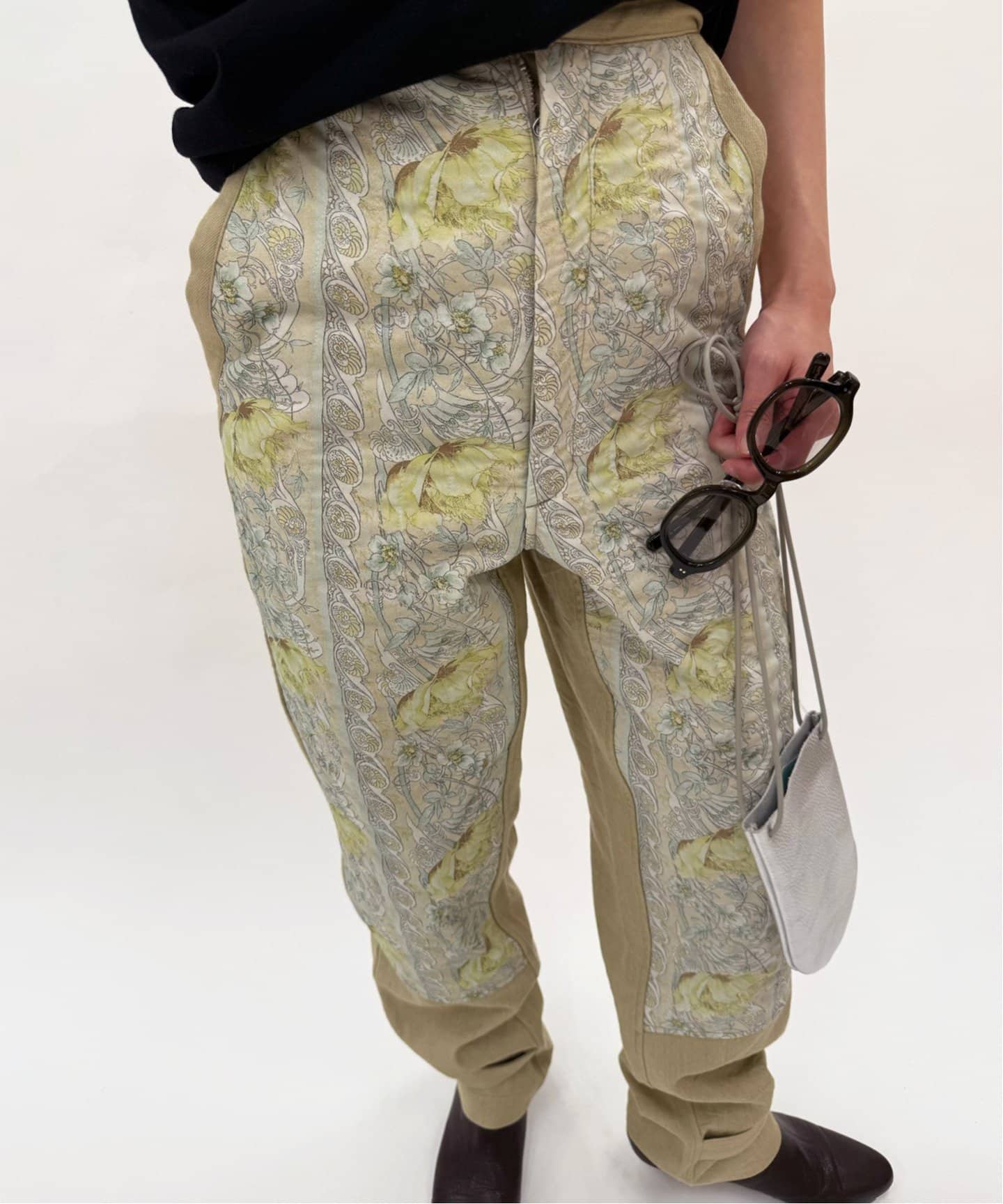 DECO dequis 1985/デコ・デ・ピュイ】FLOWER PATCH PANTS