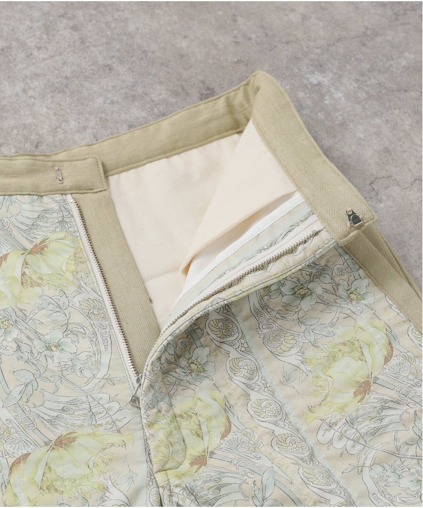 DECO dequis 1985/デコ・デ・ピュイ】FLOWER PATCH PANTS