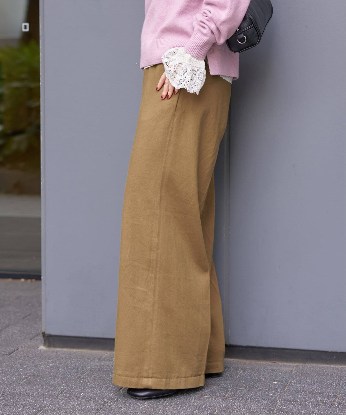 シルキーチノワイドレッグスラックス（チノパンツ）｜IENA（イエナ）の
