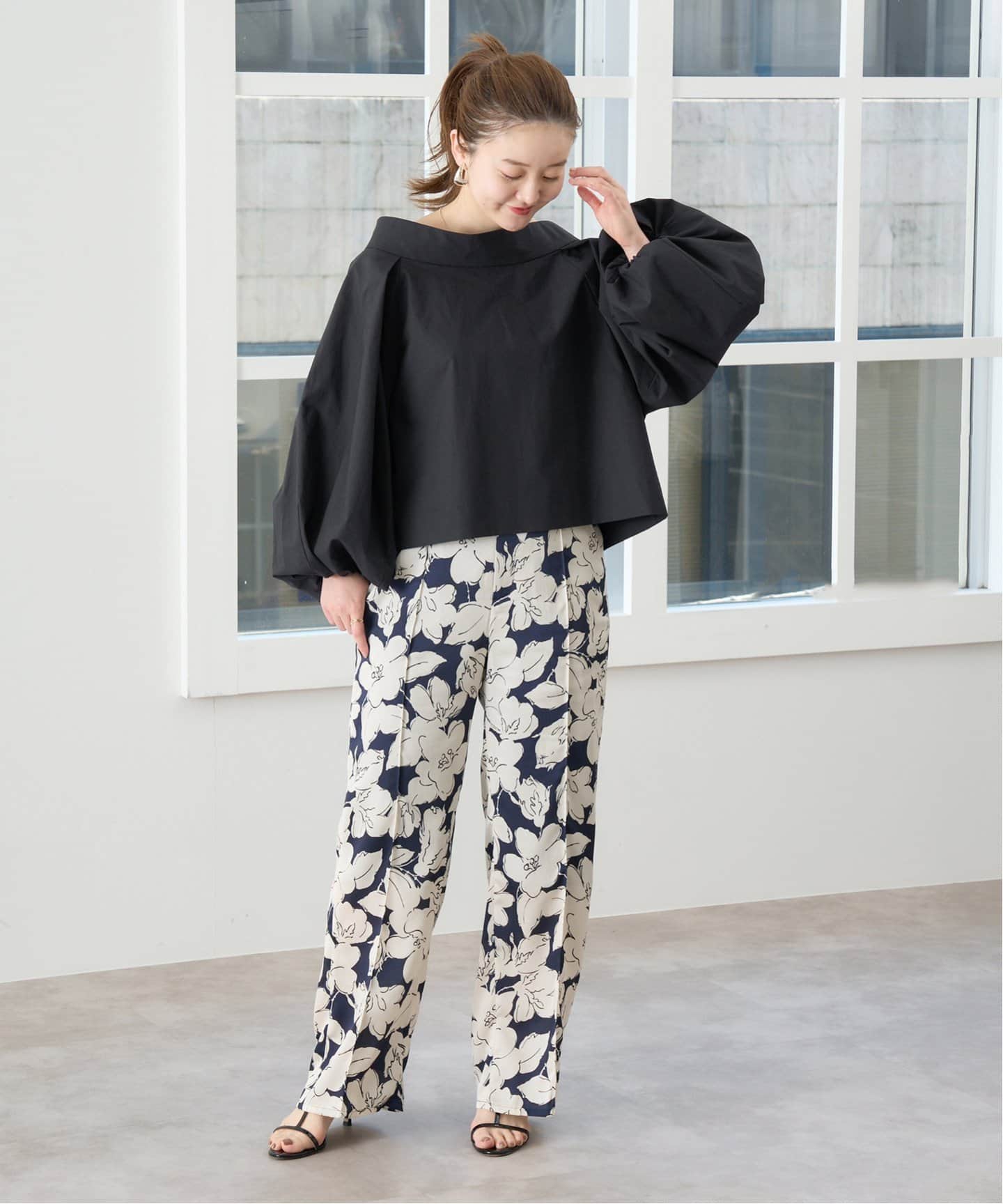 IENA ラインフラワーパンツ　36サイズ イエナ IENA ラインフラワー パンツ （ネイビー