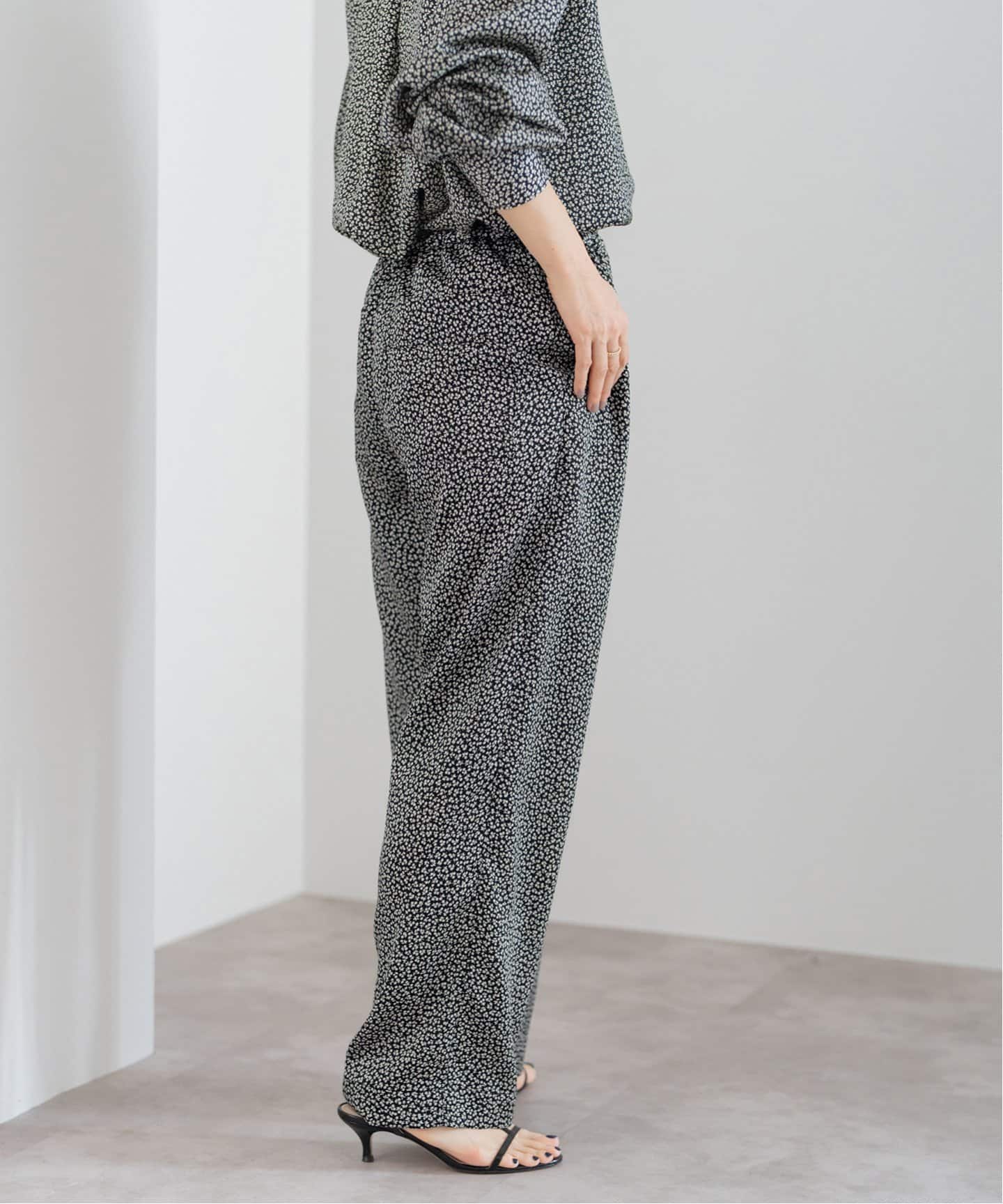 BLACK フラワープリントパンツ（その他パンツ）｜IENA（イエナ）の通販