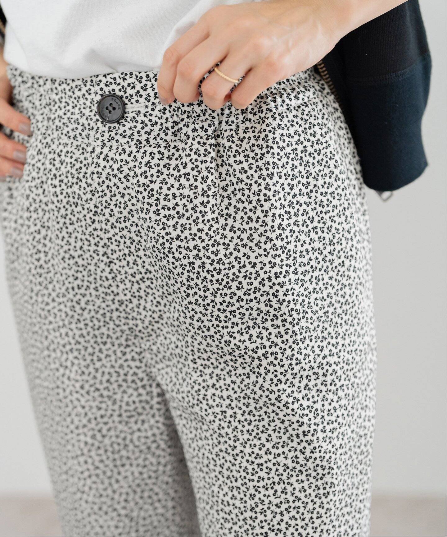 BLACK フラワープリントパンツ（その他パンツ）｜IENA（イエナ）の通販