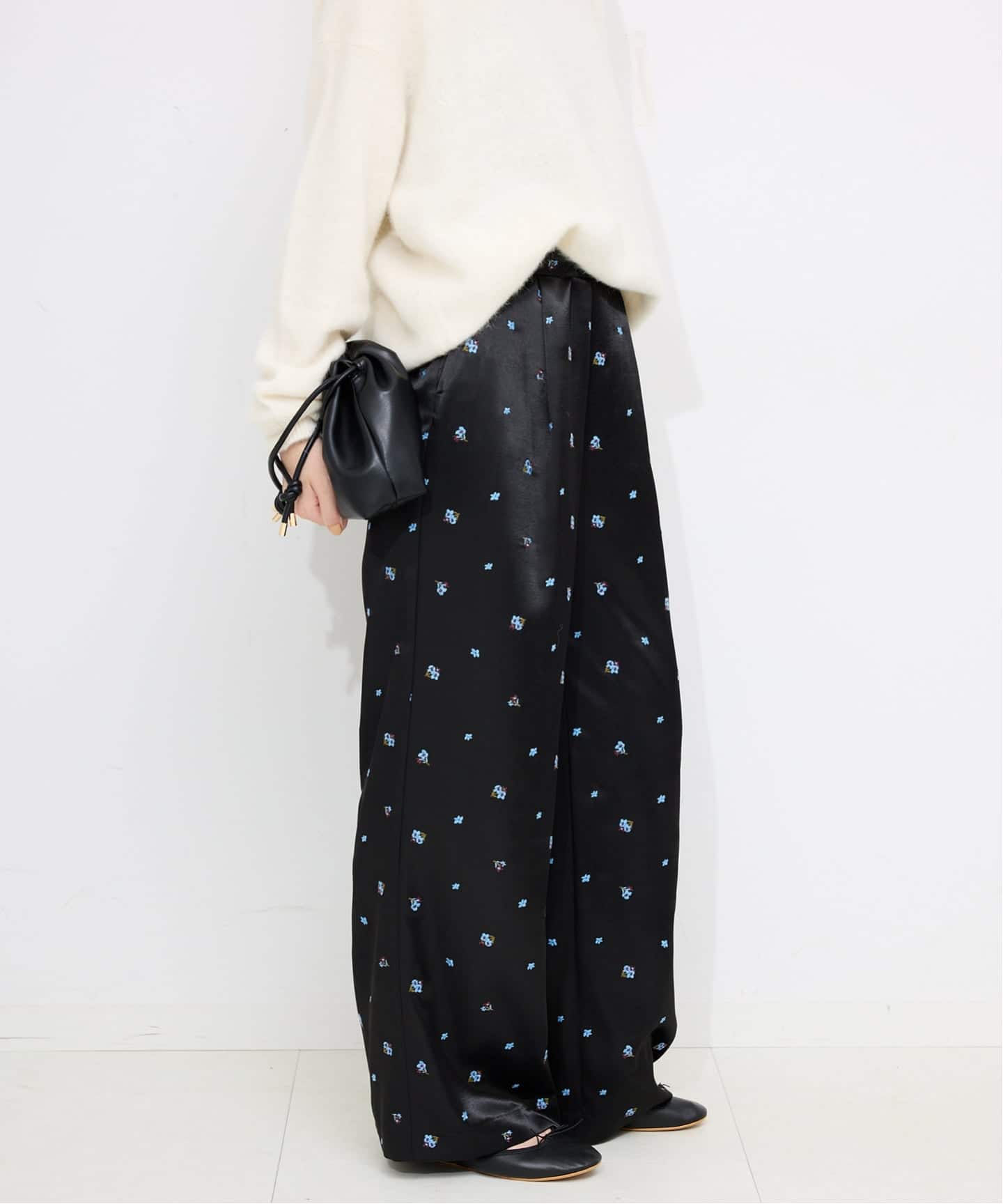 flowerサテンストレートイージーパンツ（その他パンツ）｜SLOBE IENA