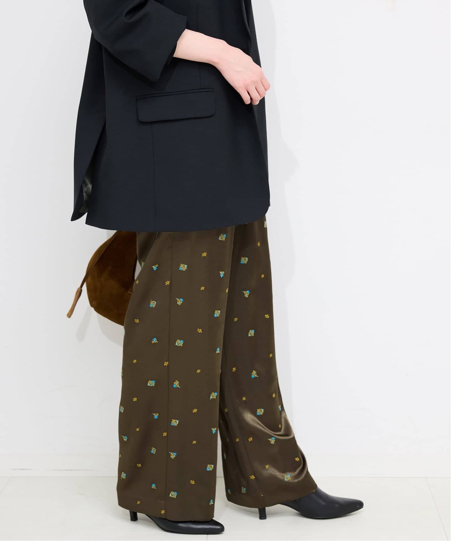 flowerサテンストレートイージーパンツ（その他パンツ）｜SLOBE IENA