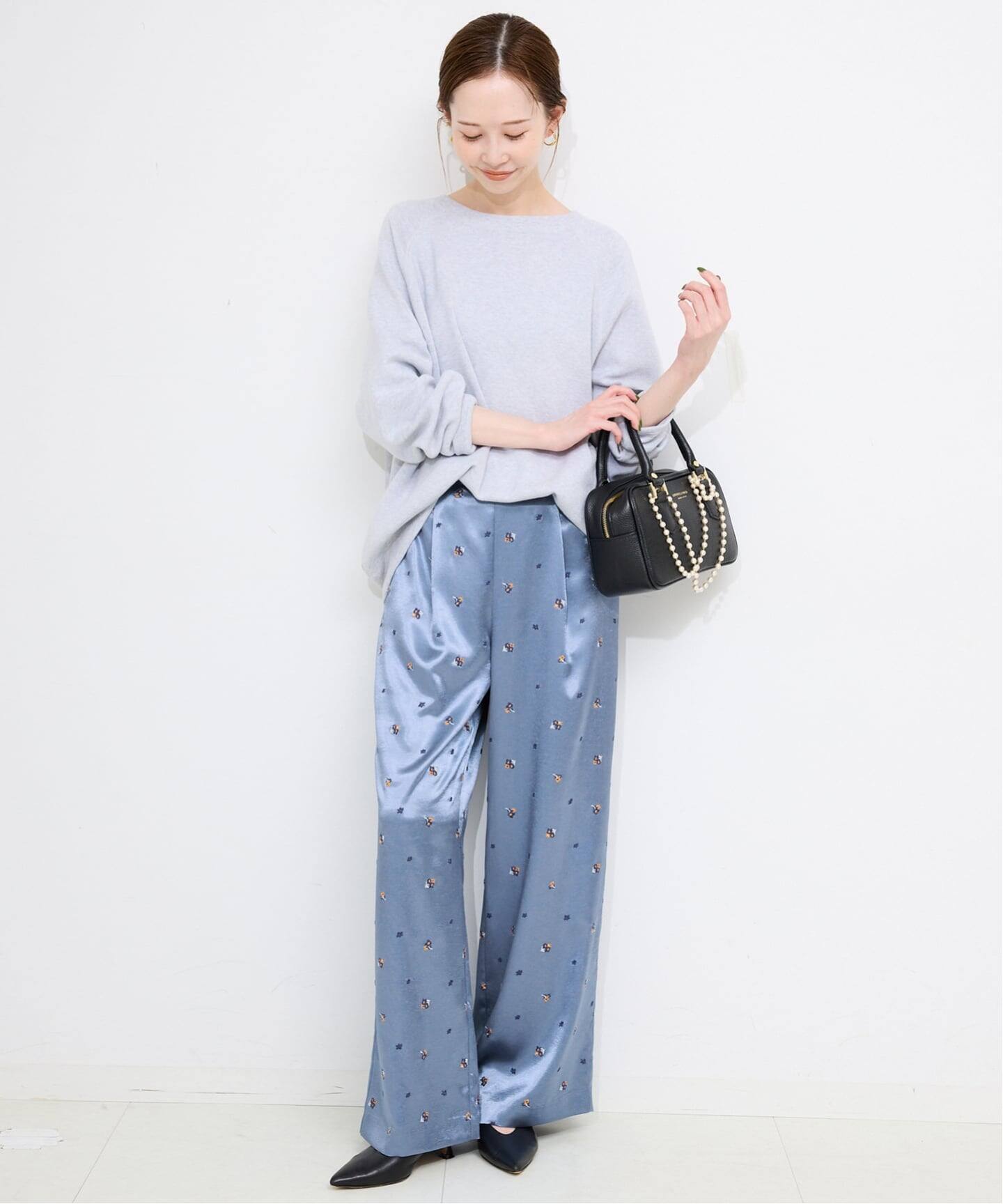 flowerサテンストレートイージーパンツ（その他パンツ）｜SLOBE