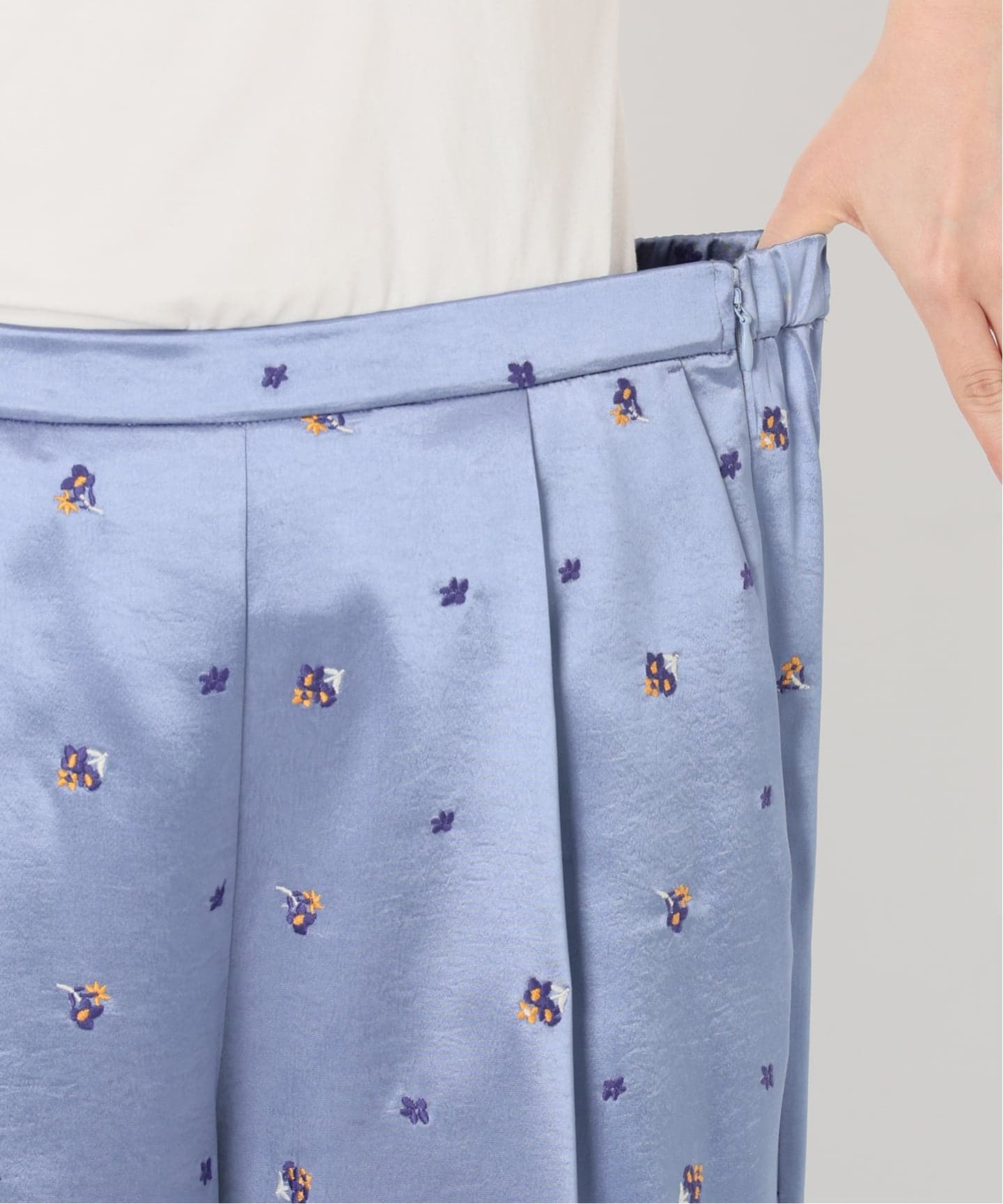 flowerサテンストレートイージーパンツ（その他パンツ）｜SLOBE IENA