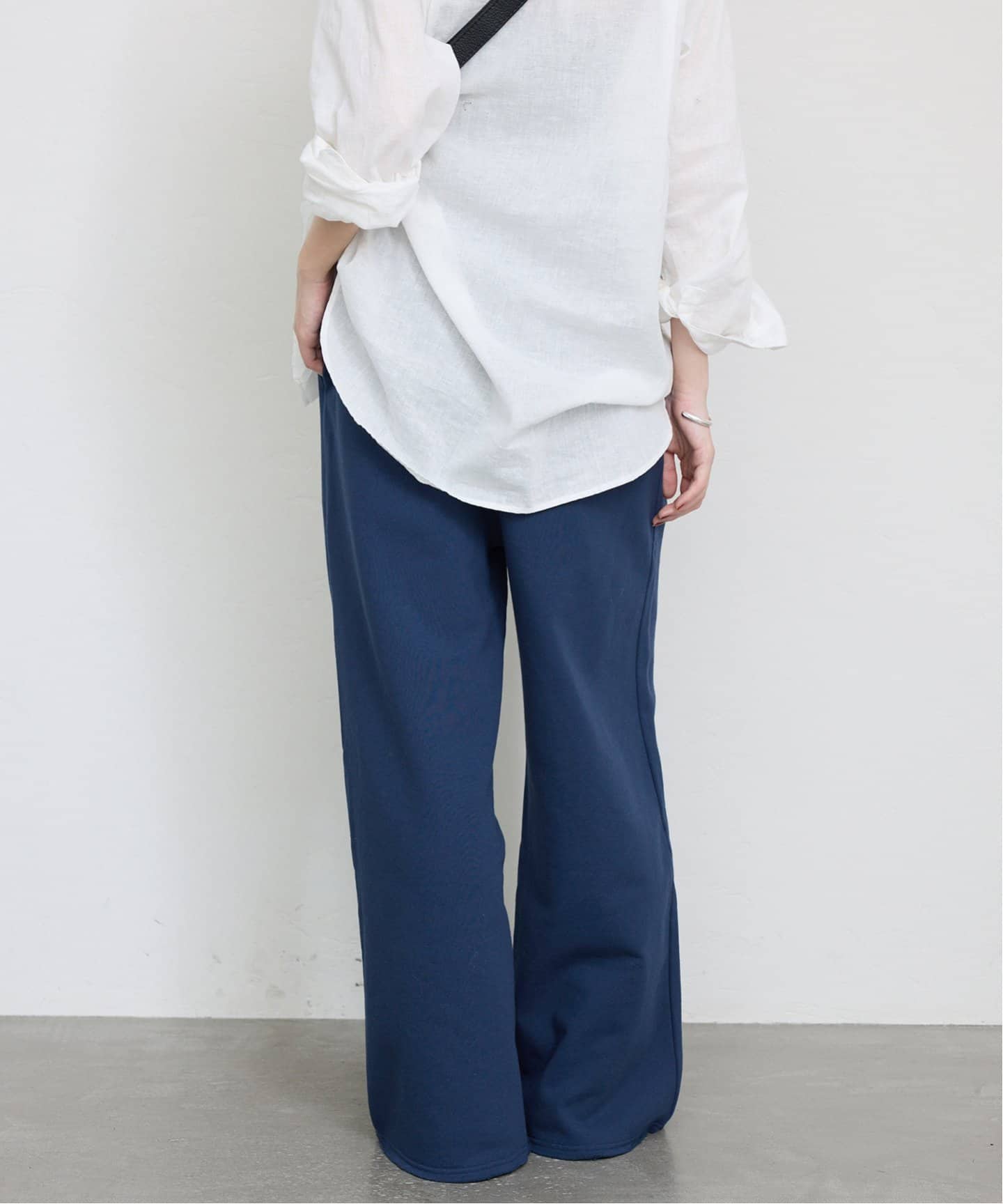 K　SLOBE IENA スローブイエナ　ロゴショートスウェット　ネイビー Collegiate Pacific SLOBE別注 ショートスウェット（スウェット