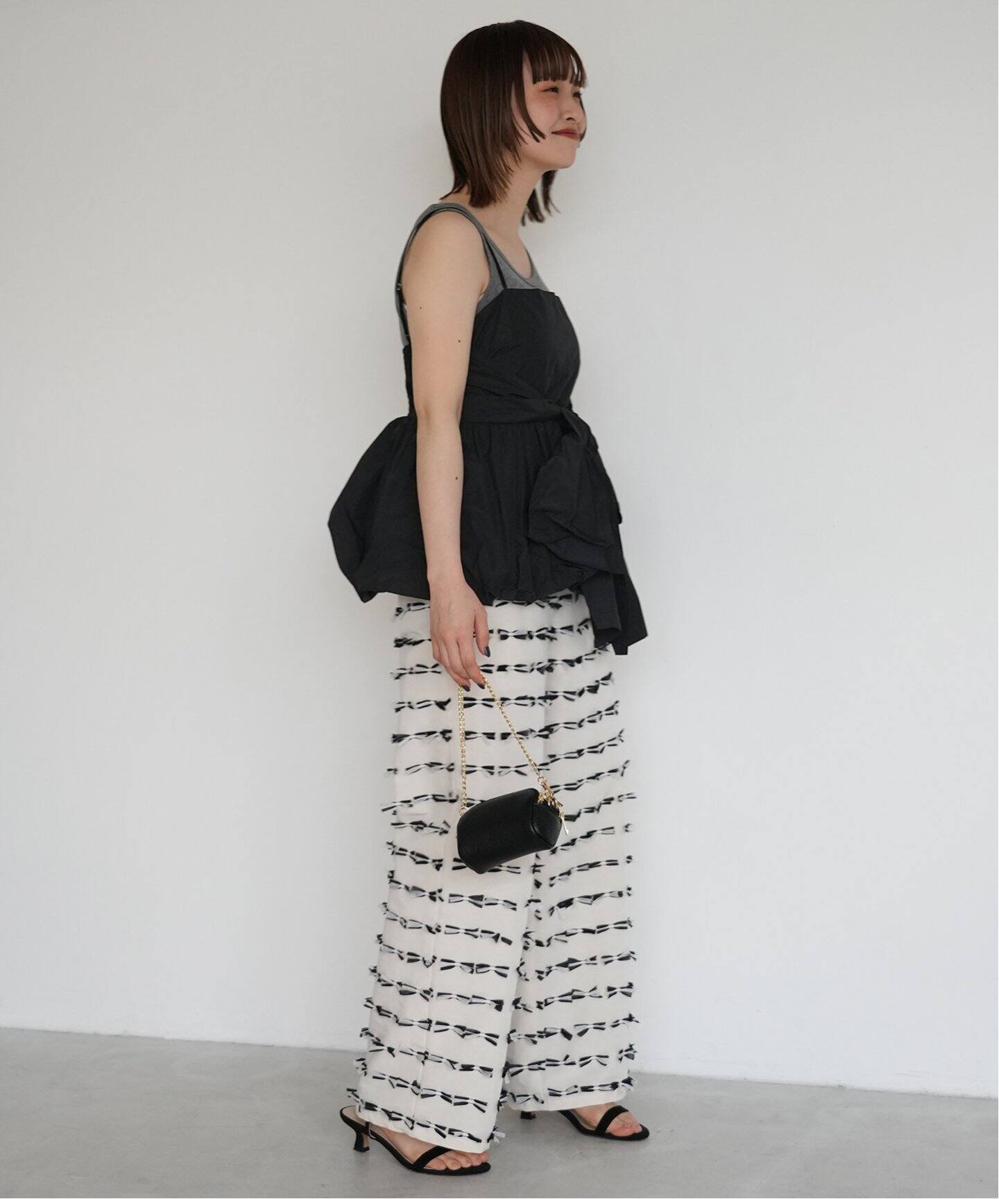 【新品未使用】SLOBE IENA 　ribbon パンツ　リボンパンツ SLOBE IENA｜《WEB/一部店舗限定》ribbon 刺しゅうパンツ