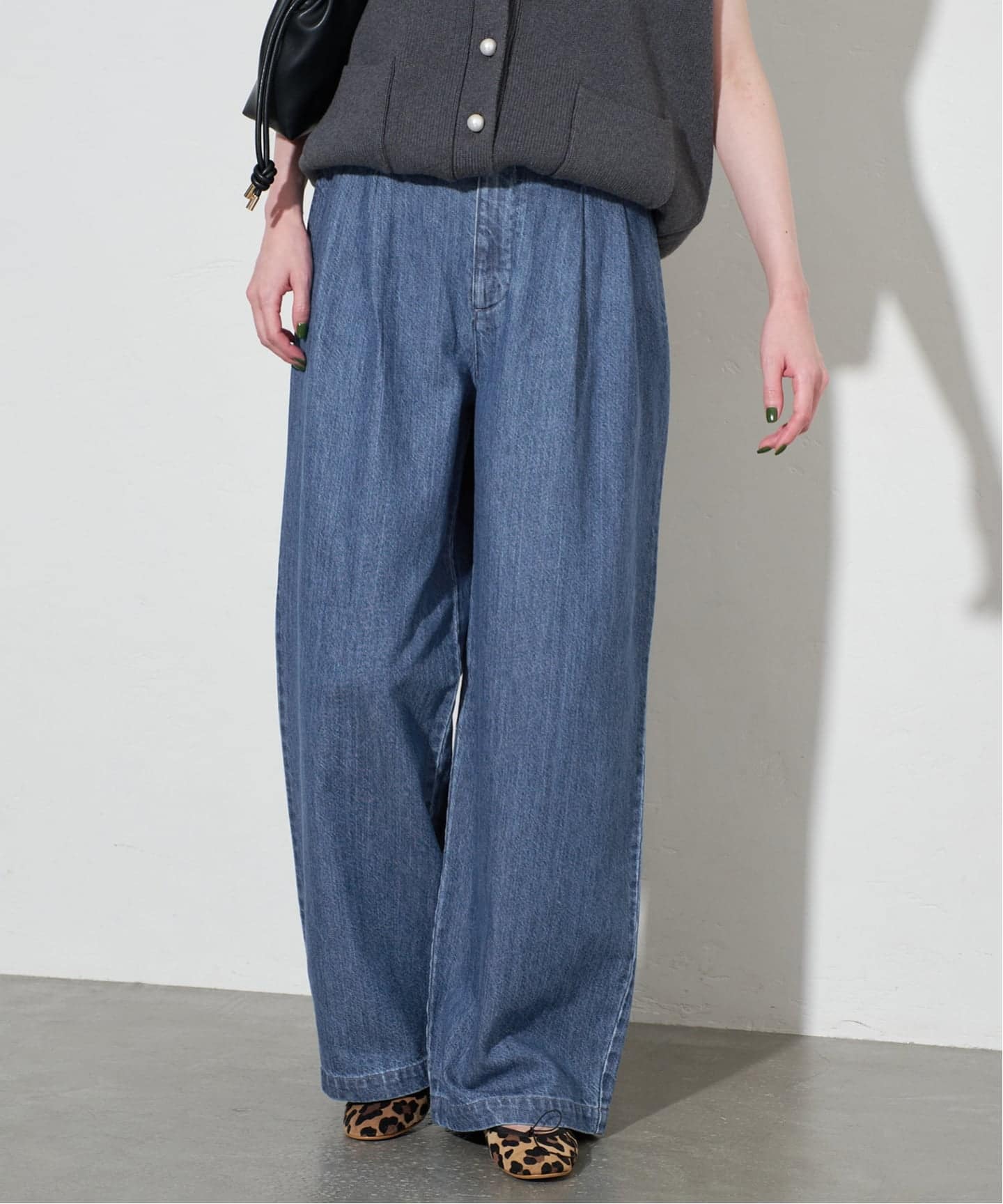 4サイズ展開/予約》LEDENIM BLUR TUCK TROUSER（デニムパンツ