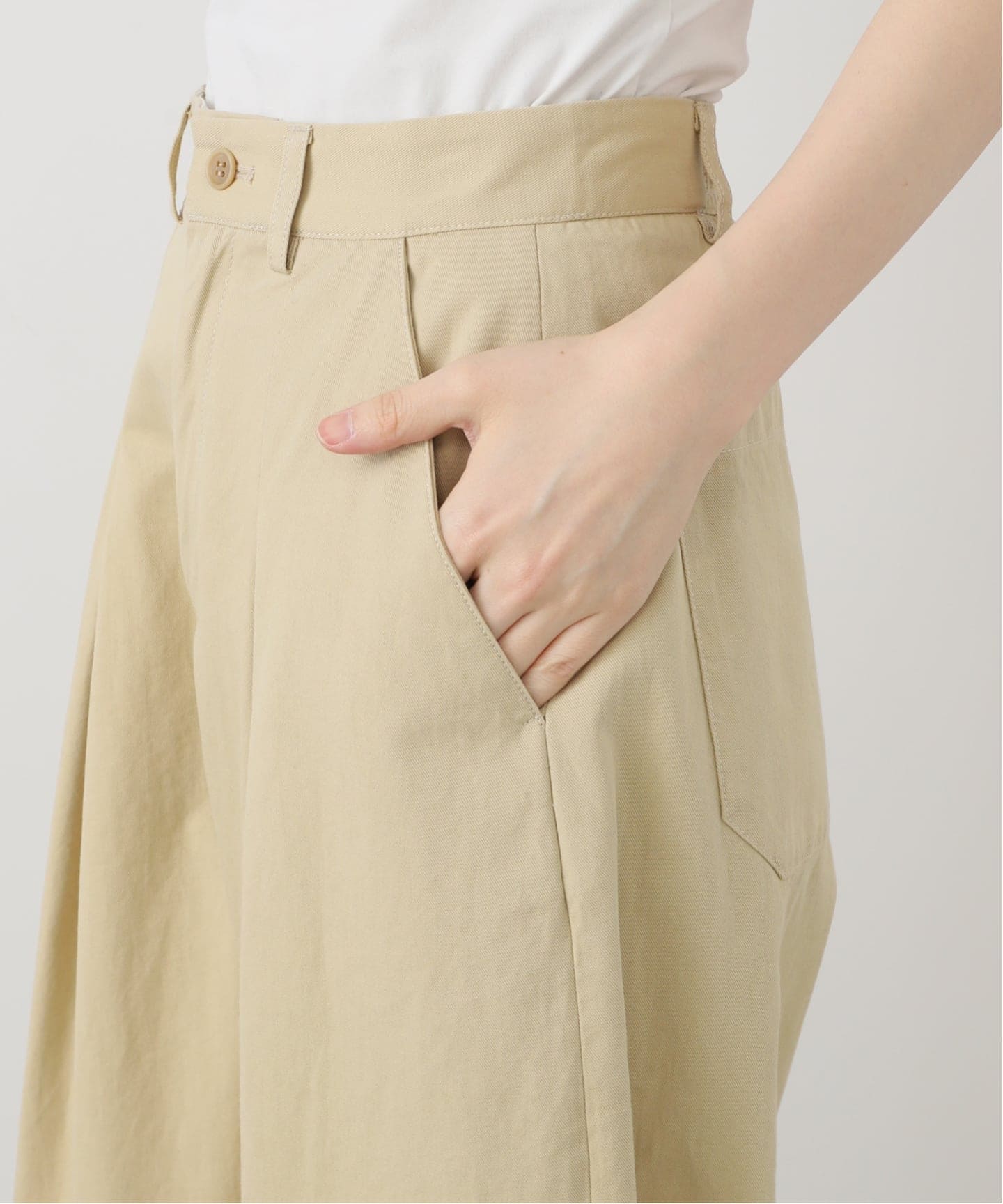 パウダリーチノタックカーブトラウザー（チノパンツ）｜SLOBE IENA