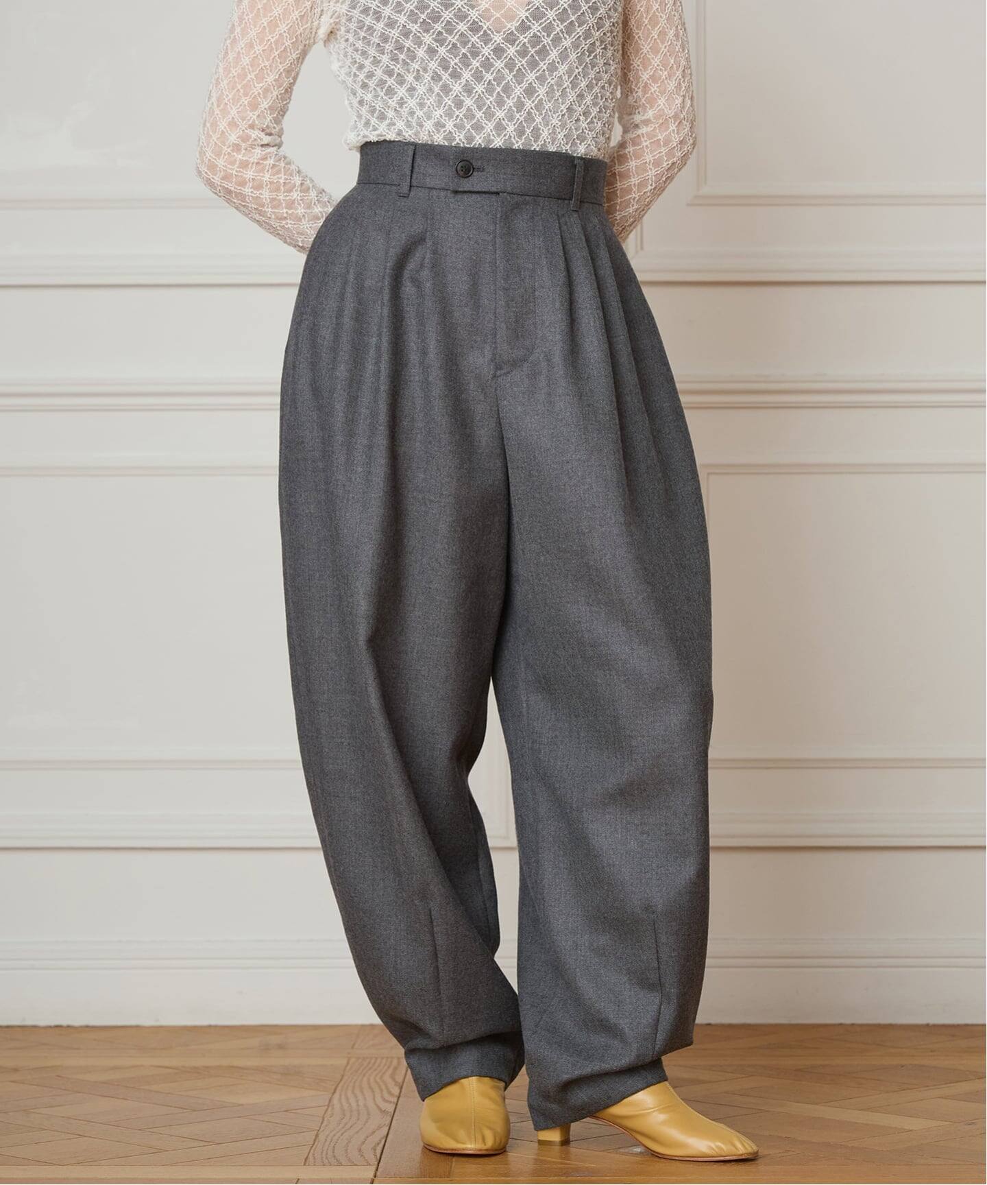 IENA LA BOUCLE ウールサキソニータックバレルパンツ（スラックス