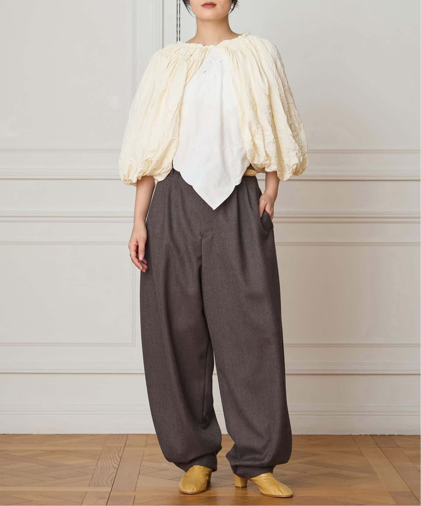 IENA LA BOUCLE ウールサキソニータックバレルパンツ（スラックス