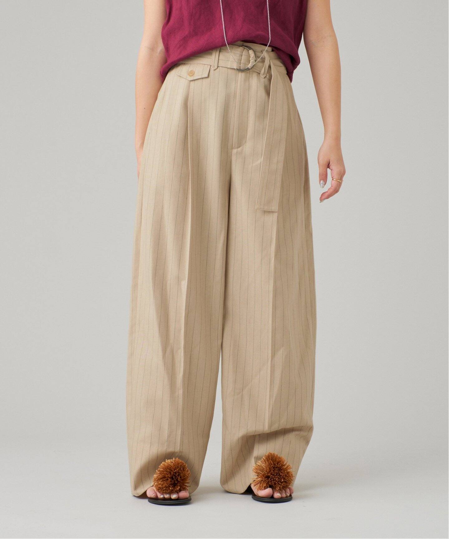 IENA LA BOUCLE ストライプベルテッドタックパンツ（スラックス
