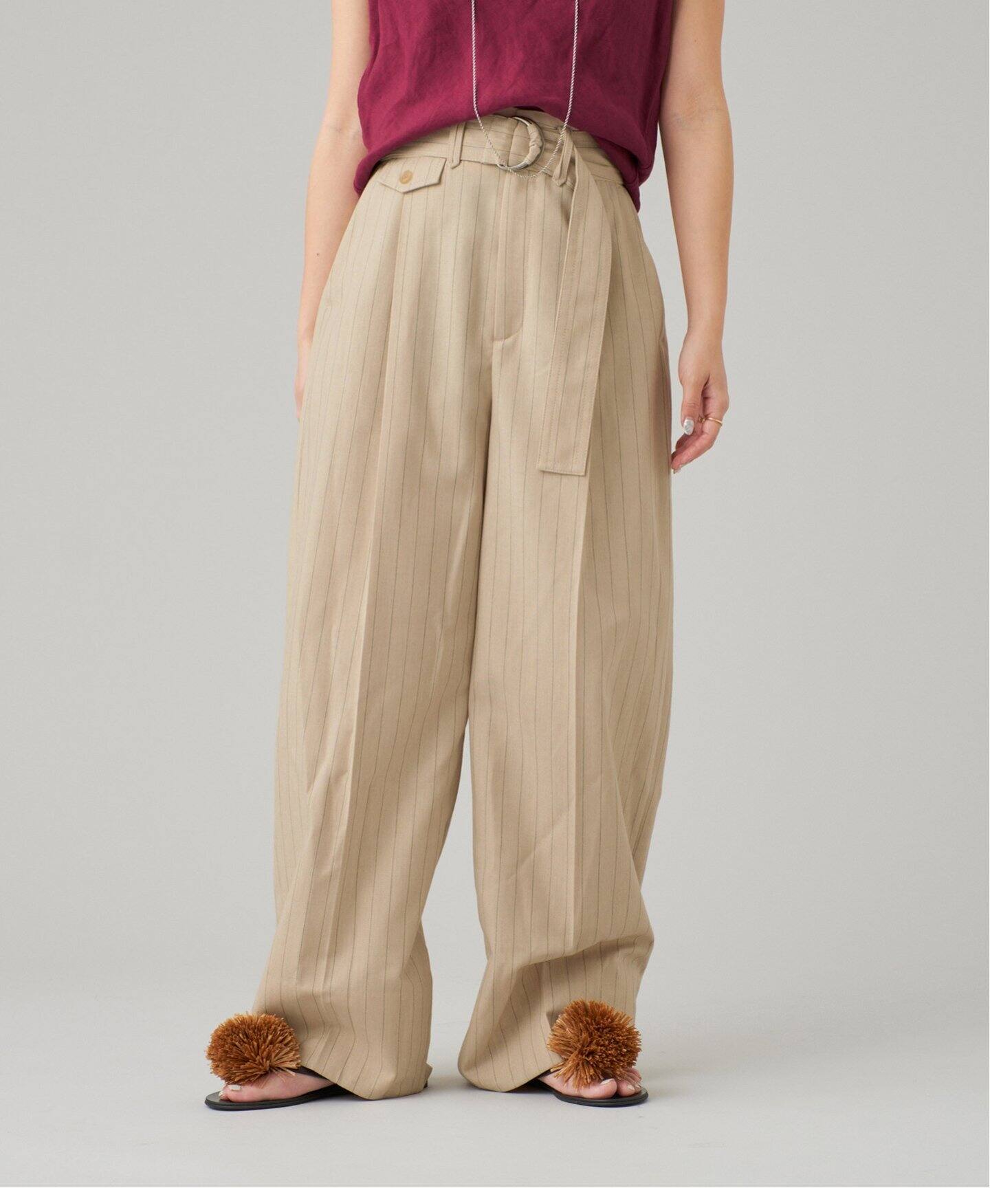 IENA LA BOUCLE ストライプベルテッドタックパンツ（スラックス