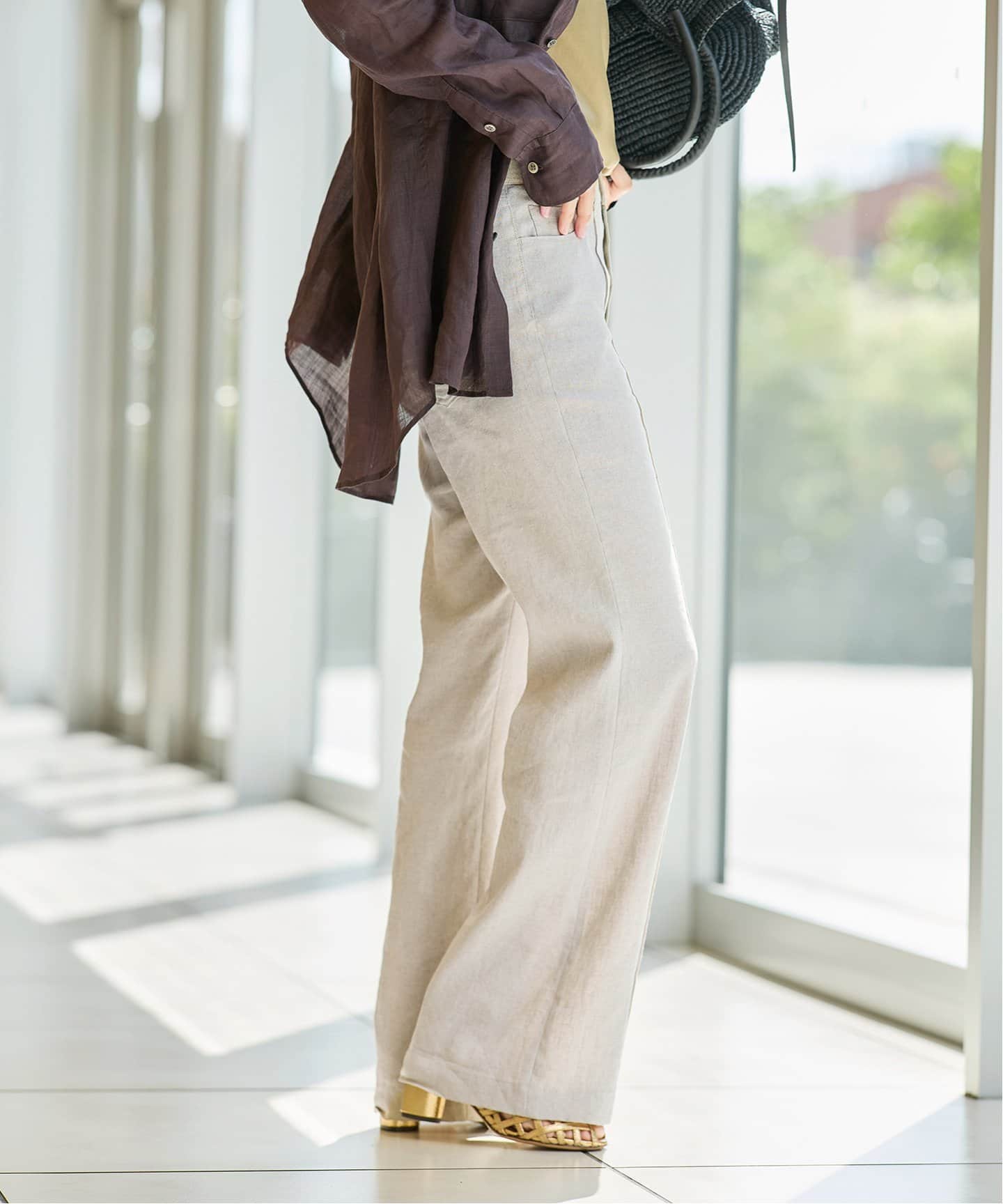 IENA LA BOUCLE リネン混ストレッチタイトフレアーパンツ