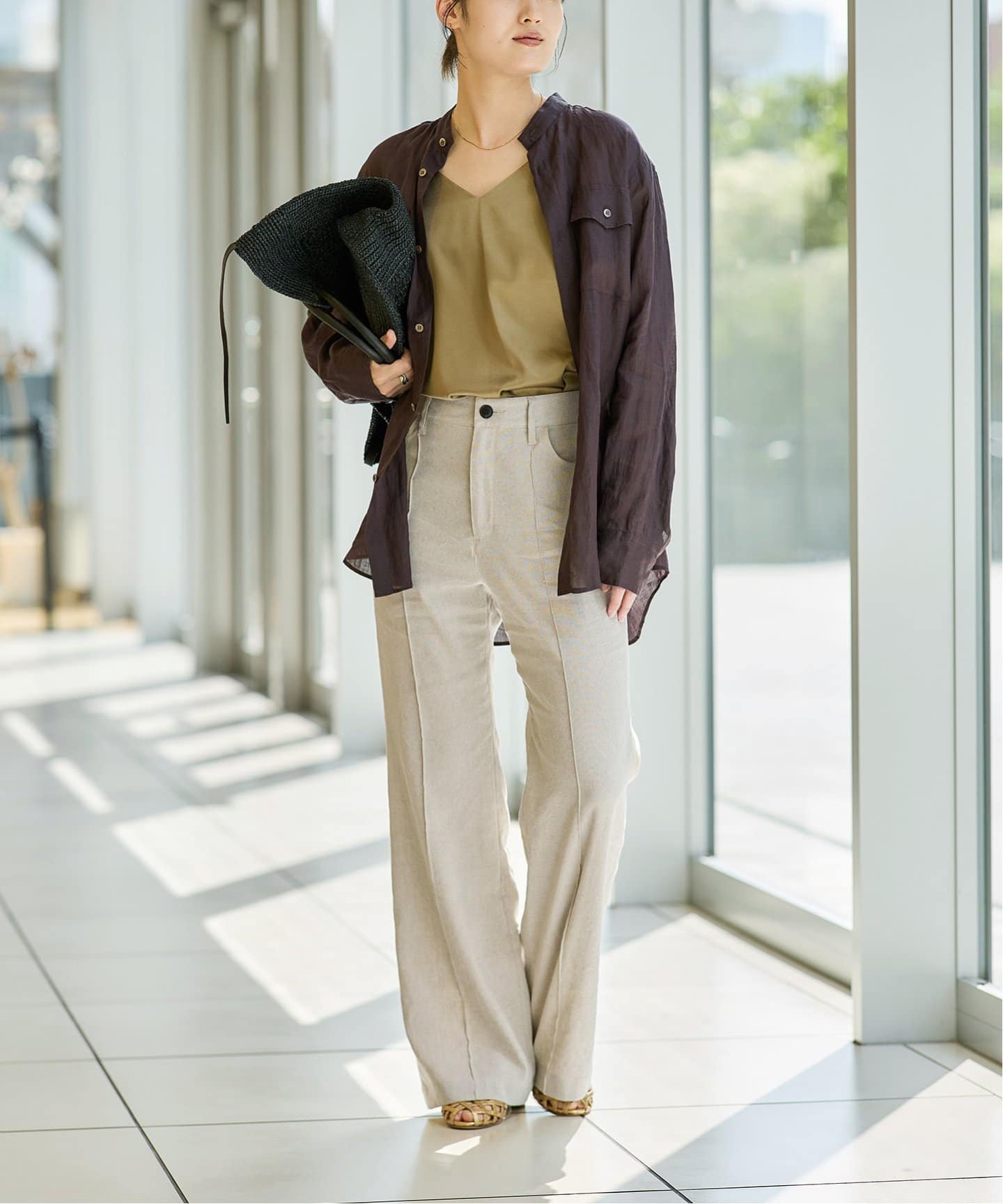 【IENA LA BOUCLE】麻ストレッチフレアパンツ IENA LA BOUCLE（イエナラブークル）の「IENA LA BOUCLE 麻