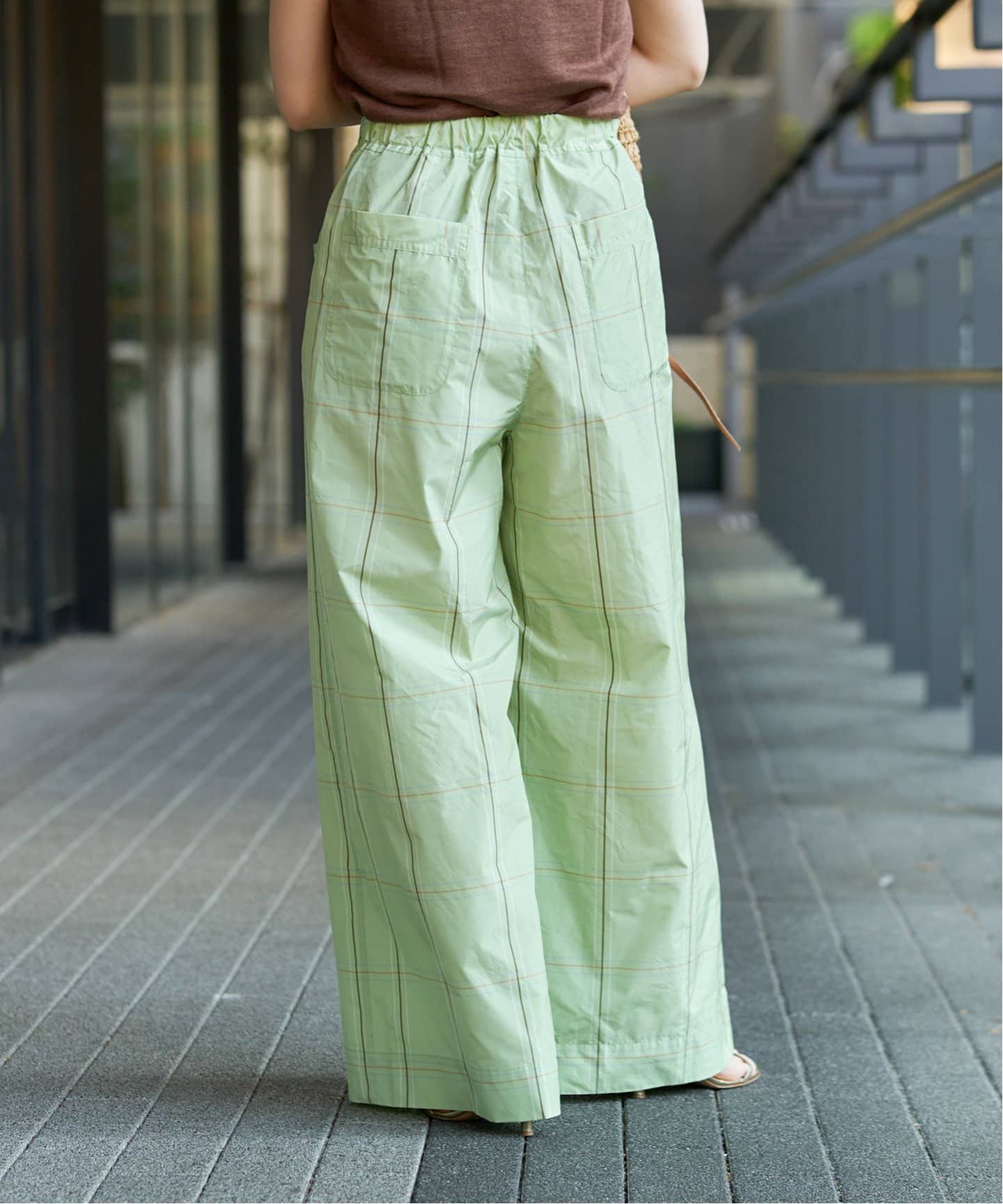 IENA IENA LA BOUCLE チェック モーターサイクルパンツ IENA LA BOUCLE ストライプベルテッドタックパンツ（スラックス