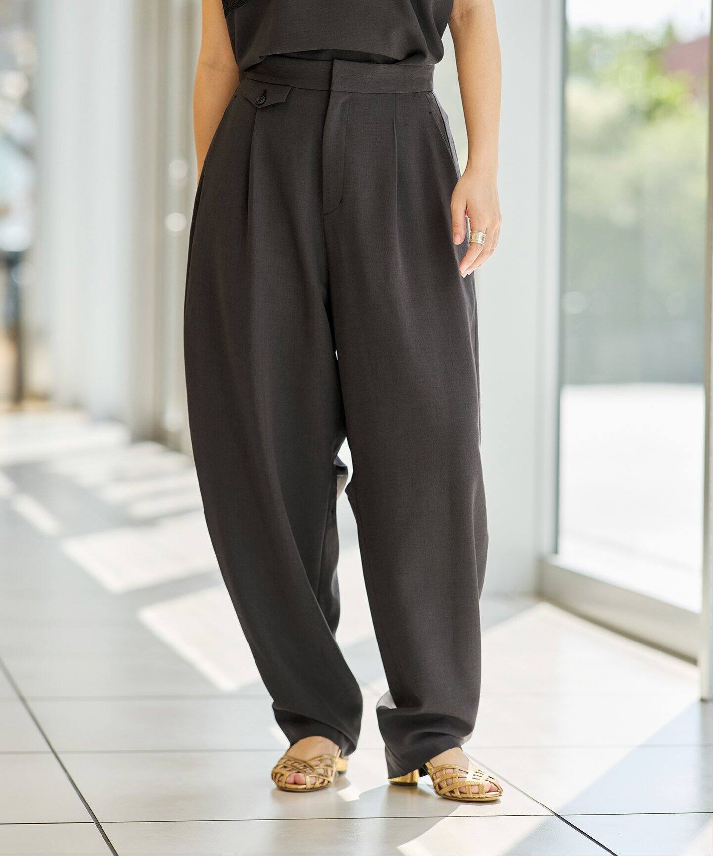 IENA LA BOUCLE カーブボリュームパンツ（スラックス）｜IENA