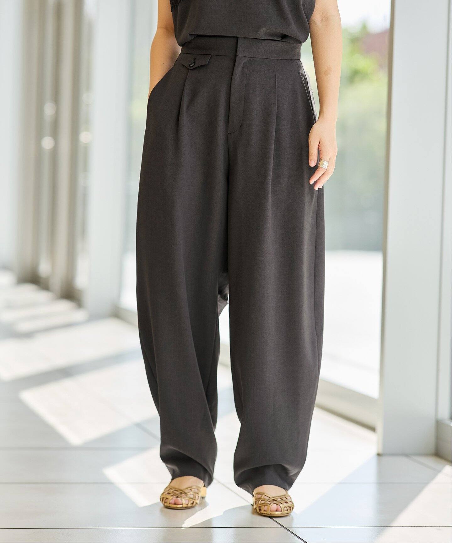 IENA LA BOUCLE カーブボリュームパンツ（スラックス）｜IENA