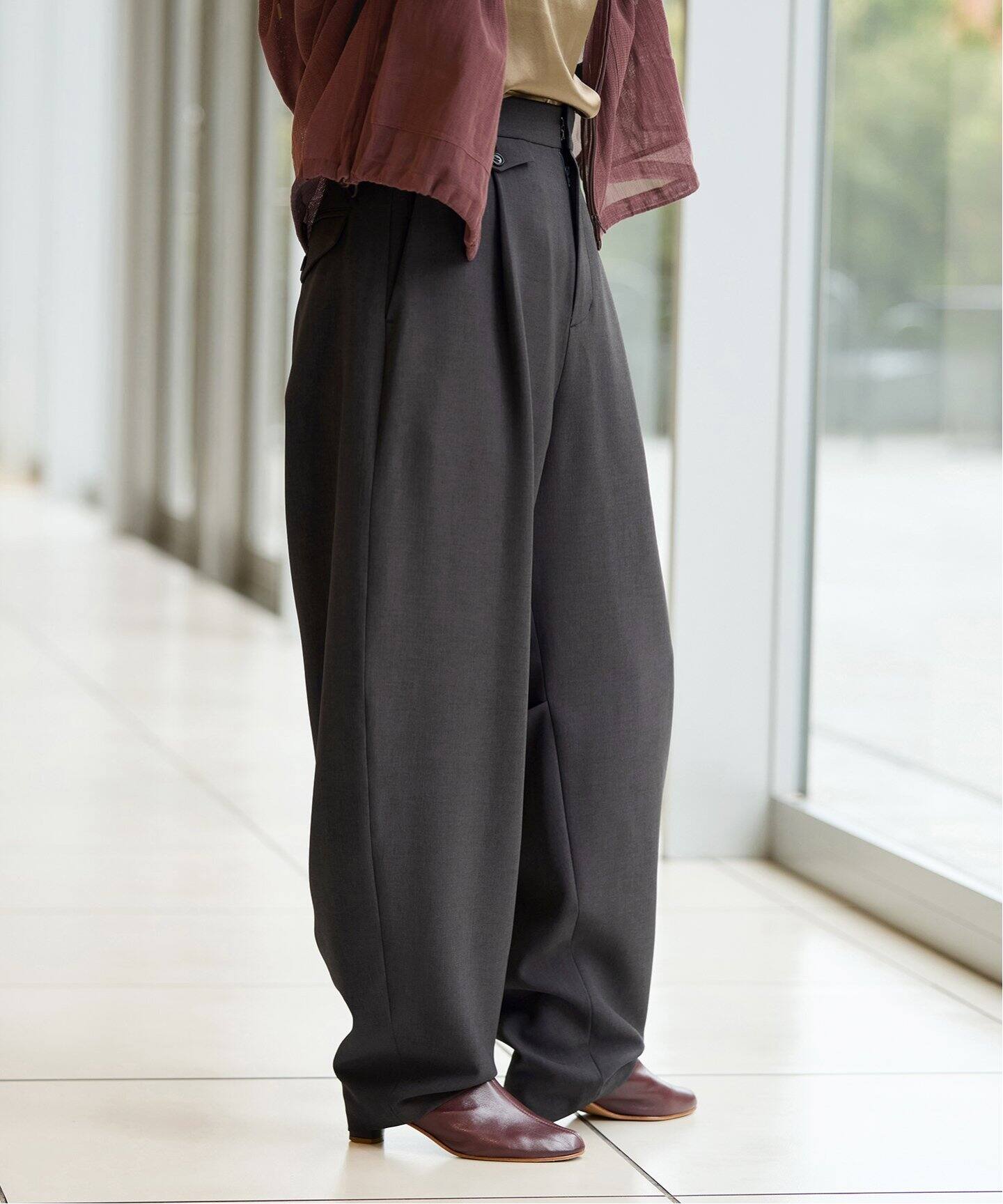 IENA LA BOUCLE カーブボリュームパンツ（スラックス）｜IENA