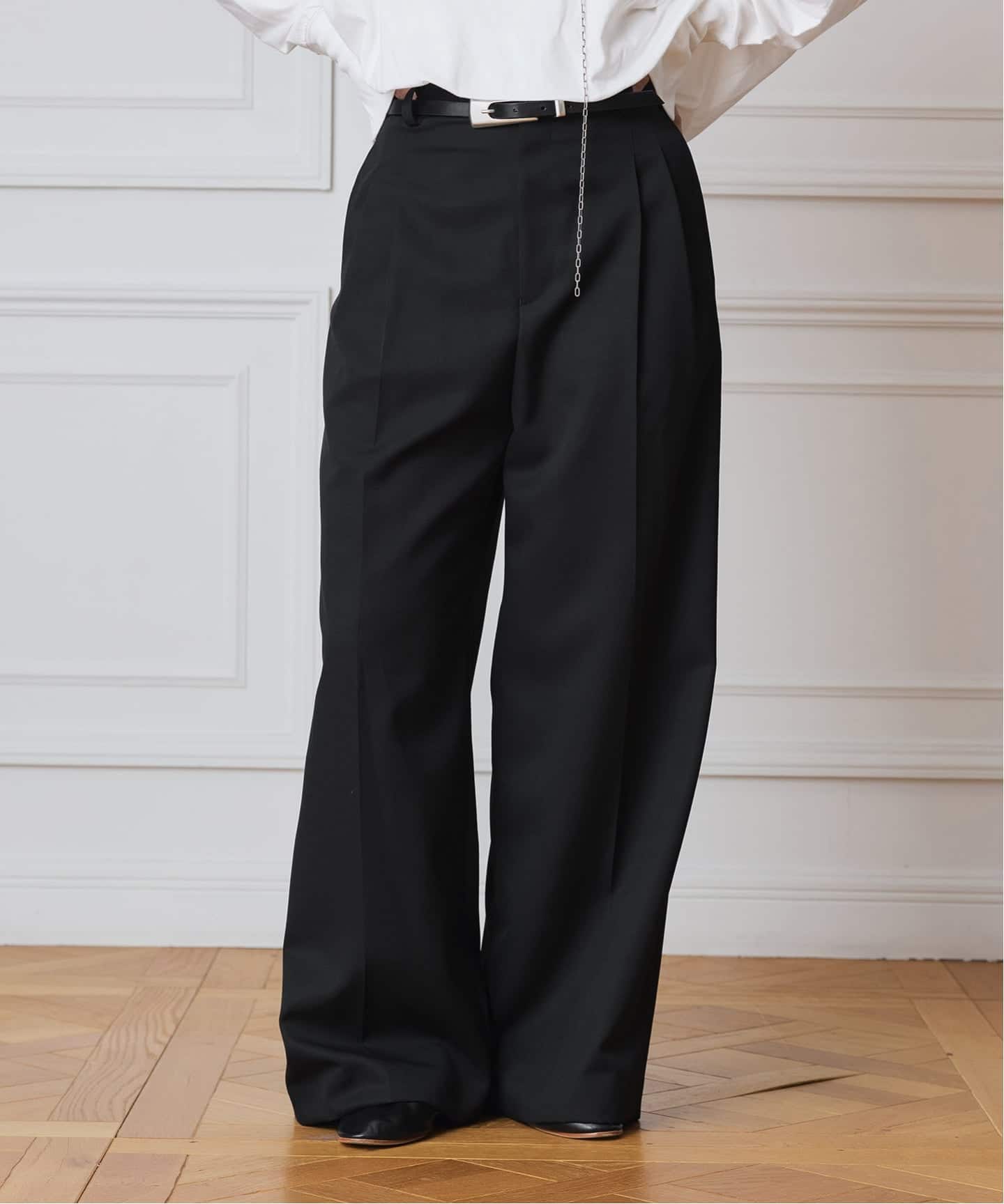 IENA LA BOUCLE サイドタックストレートパンツ（スラックス）｜IENA