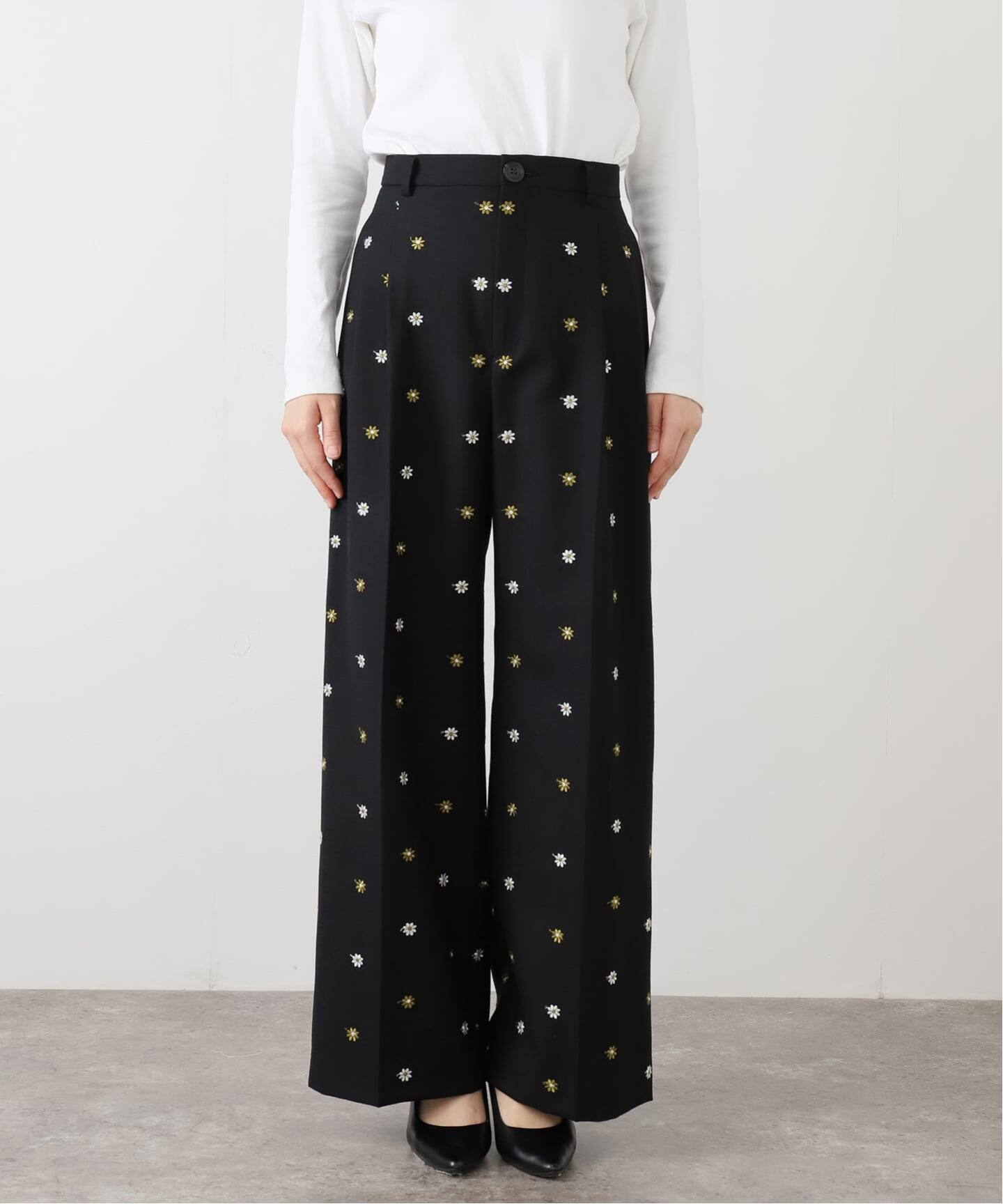 IENA LA BOUCLE フラワーエンブロイダリーサイドタックストレート