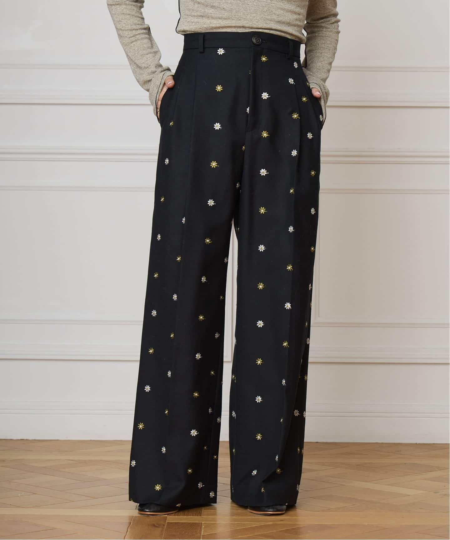 IENA LA BOUCLE フラワーエンブロイダリーサイドタックストレートパンツ