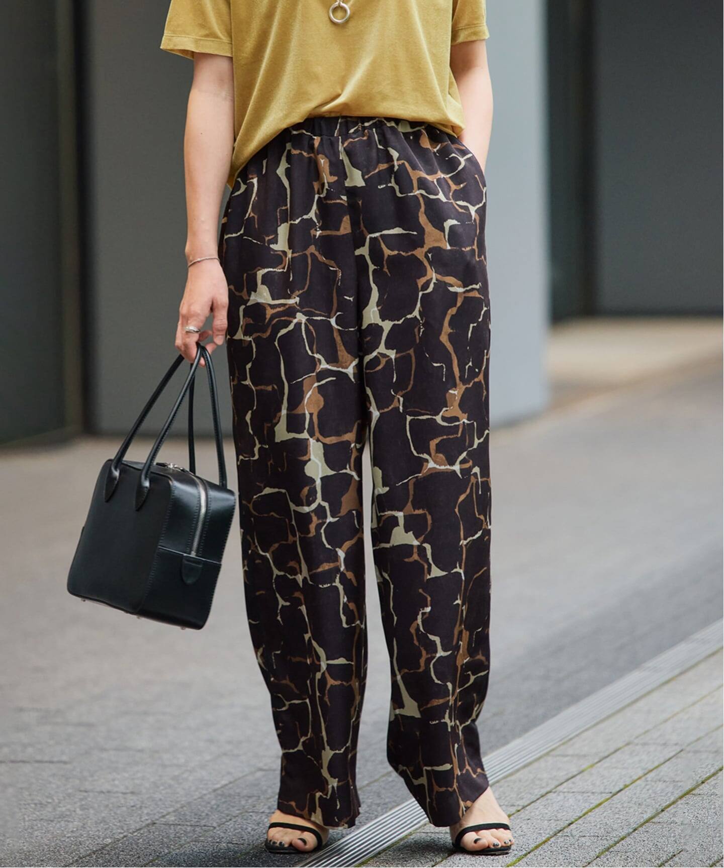 新品タグ付　VERMEIL par IENA 大花プリントドロストパンツ　ワイド VERMEIL par iena レディース パンツ ドローイングフラワー