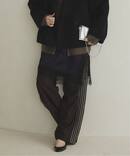 side line tuck パンツ