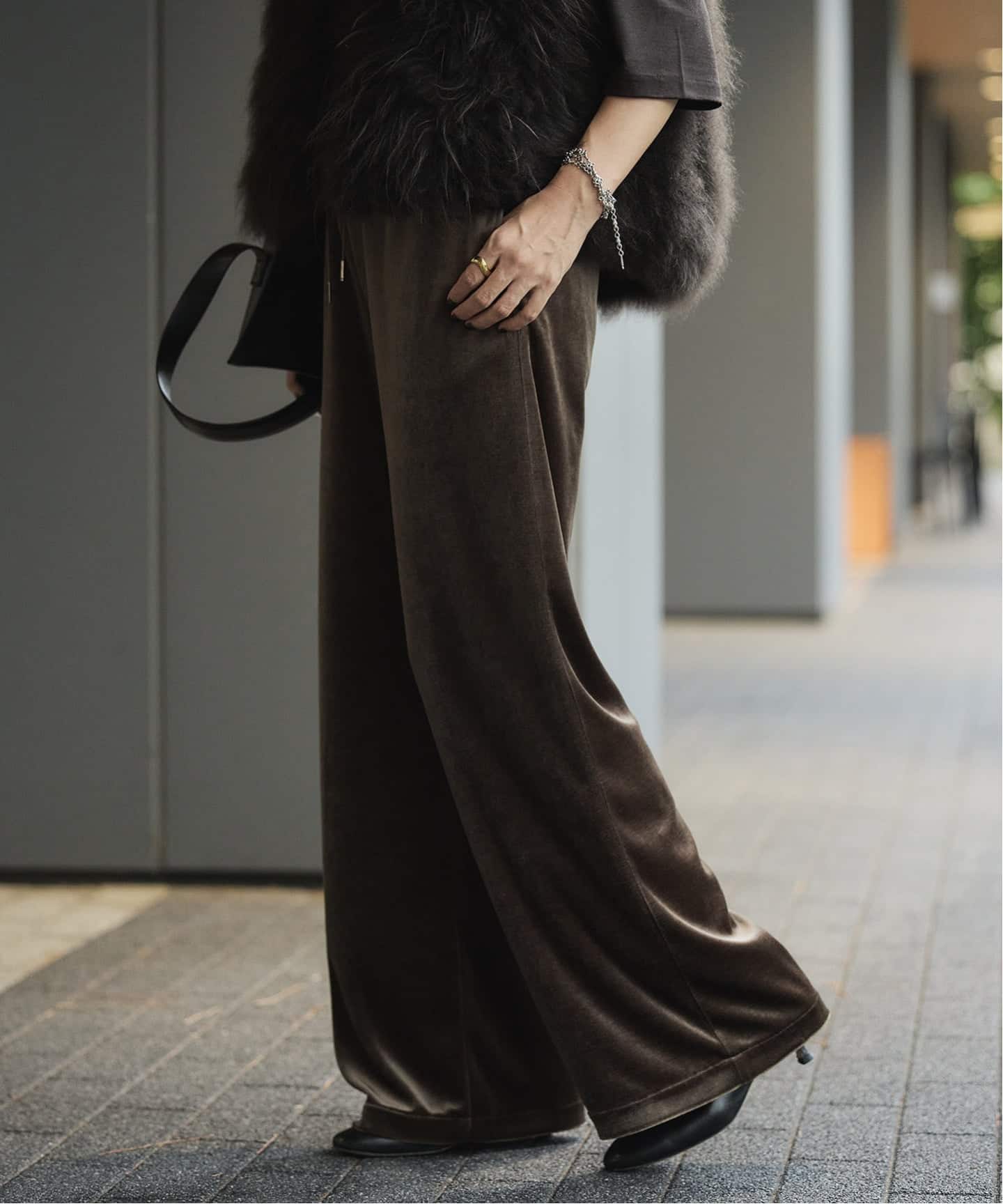 ETRE TOKYO ベロアパンツ ブラウン S 品よく揺れる大人のベロアパンツ