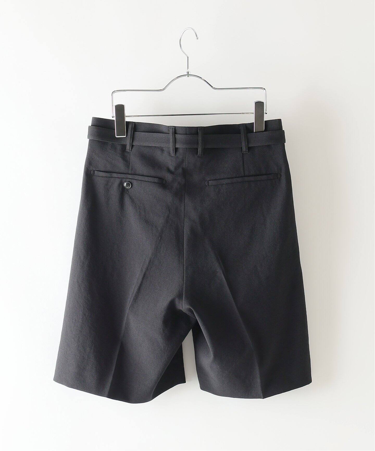 シャンタン ベルテッド 2プリーツ ショーツ（ショート・ハーフパンツ