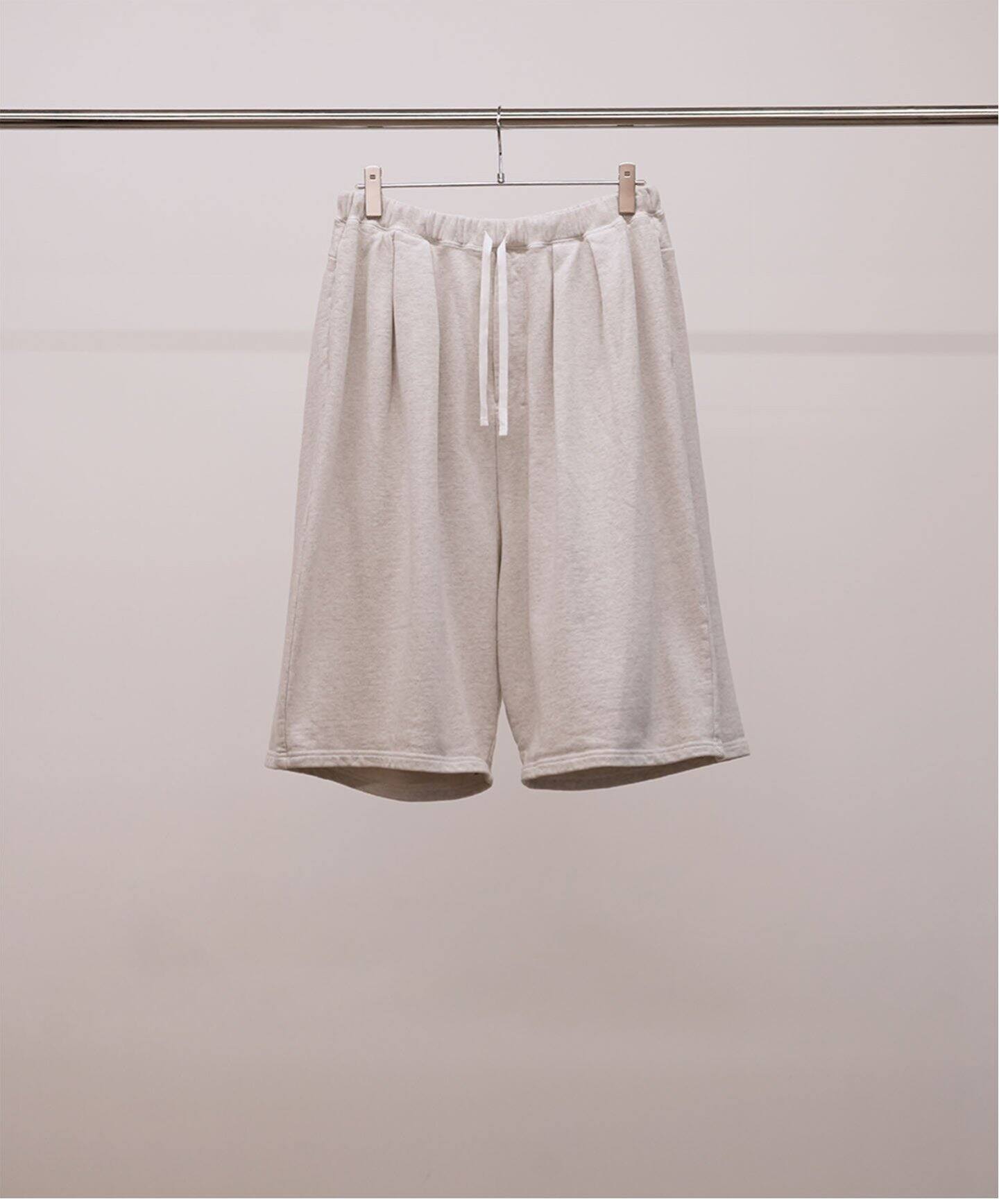 ANCELLM / アンセルム】3/4 TUCK SWEAT SHORTS（その他パンツ）｜WISM 