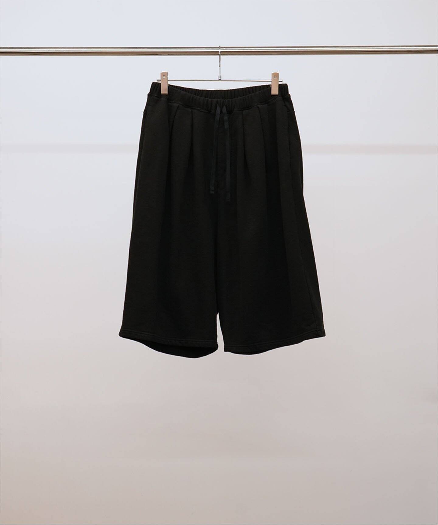 ANCELLM / アンセルム】3/4 TUCK SWEAT SHORTS（その他パンツ）｜WISM 