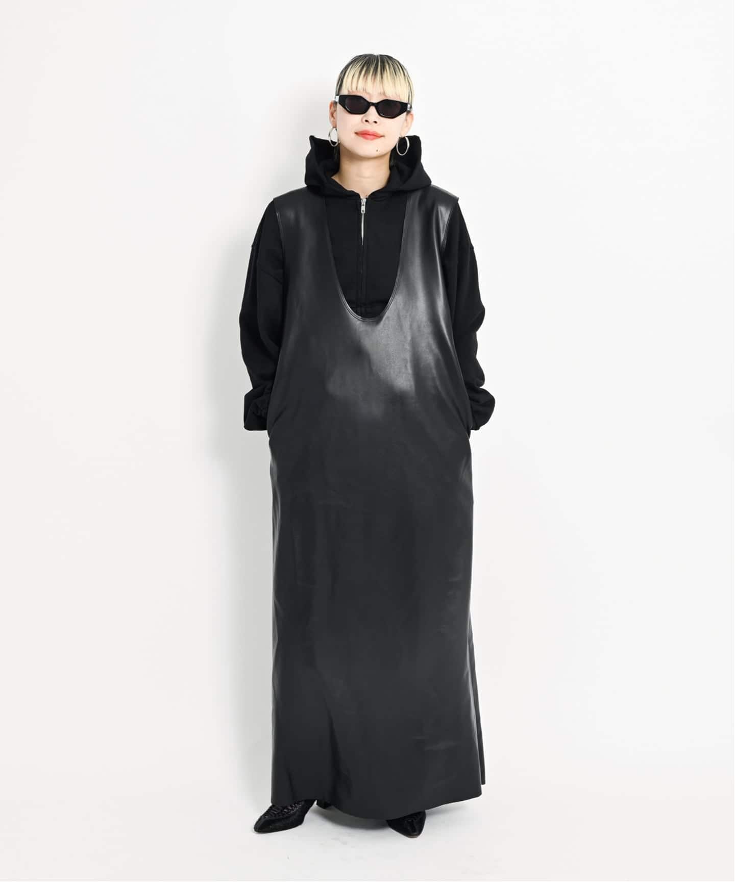 予約》FAUX LEATHER LINE DRESS：ワンピース（ワンピース