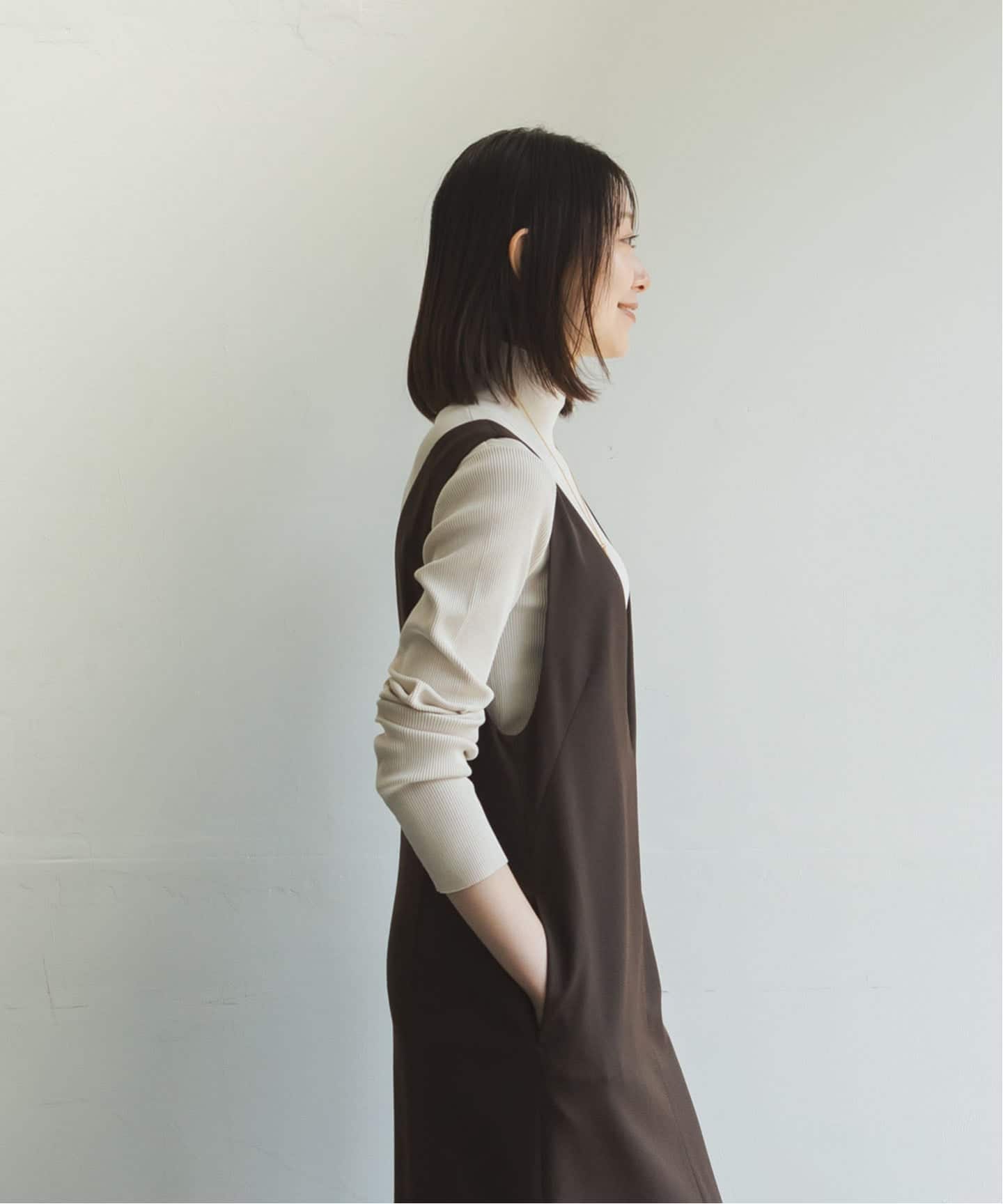 WEB限定追加予約2》ストレートVネックワンピース（ワンピース）｜NOBLE