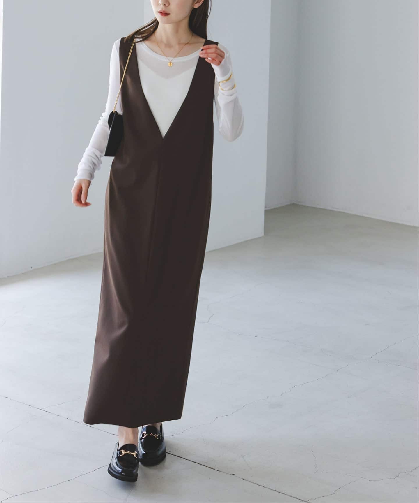 NOBLE ストレートVネックワンピース WEB限定追加予約2》ストレートVネックワンピース（ワンピース）｜NOBLE