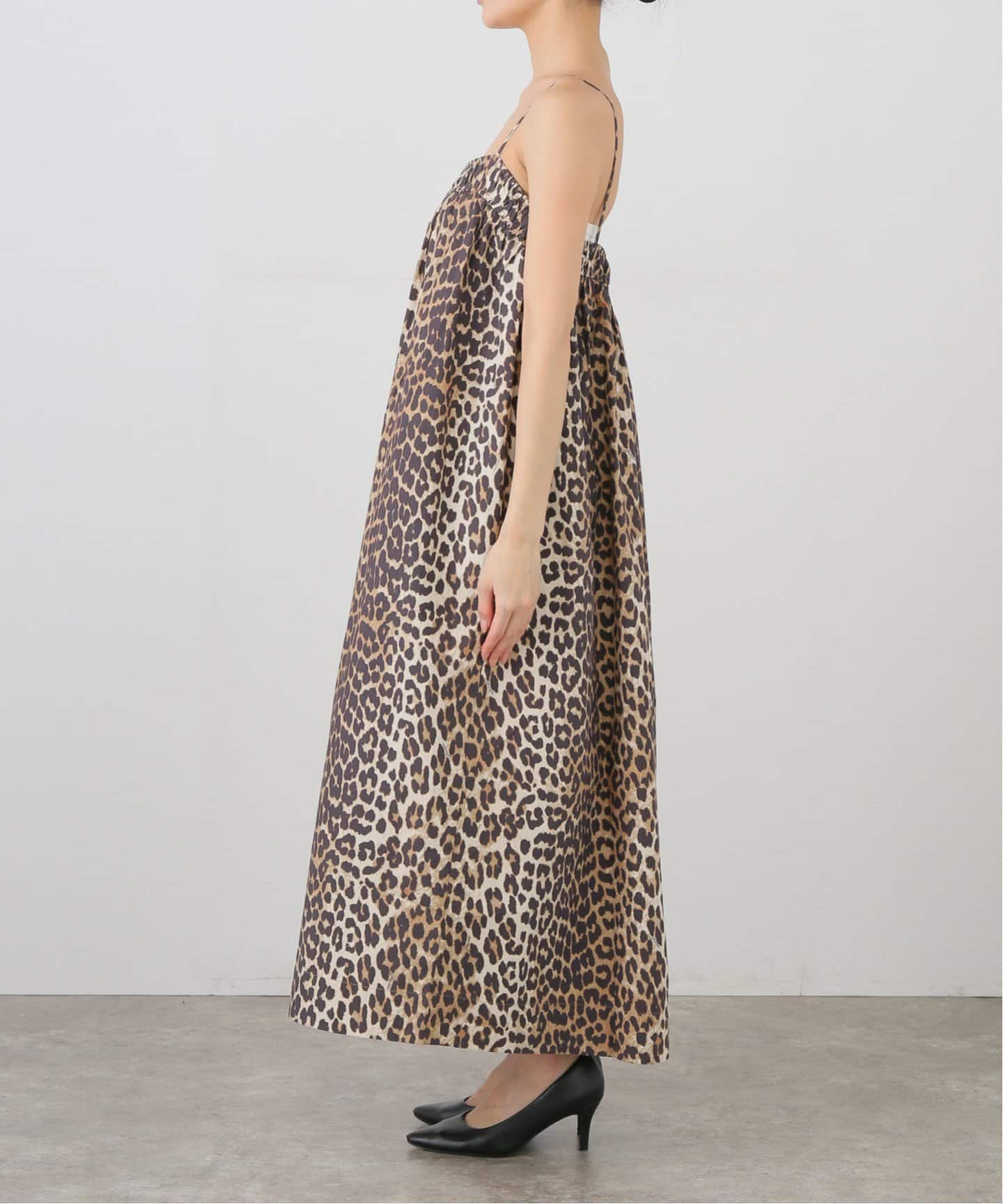 【GANNI】PRINTED COTTON MIDI STRAP SMOCK DRESS ワンピース Ganni Cotton Midi Strap Smock Dress - Leopard Print | Garmentory