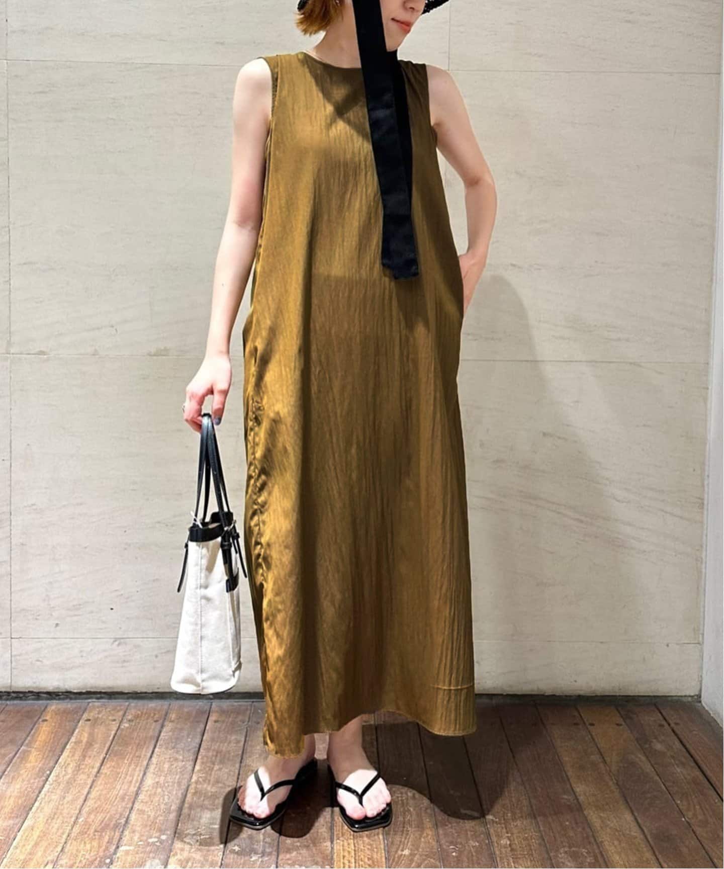 バックツイストワンピース