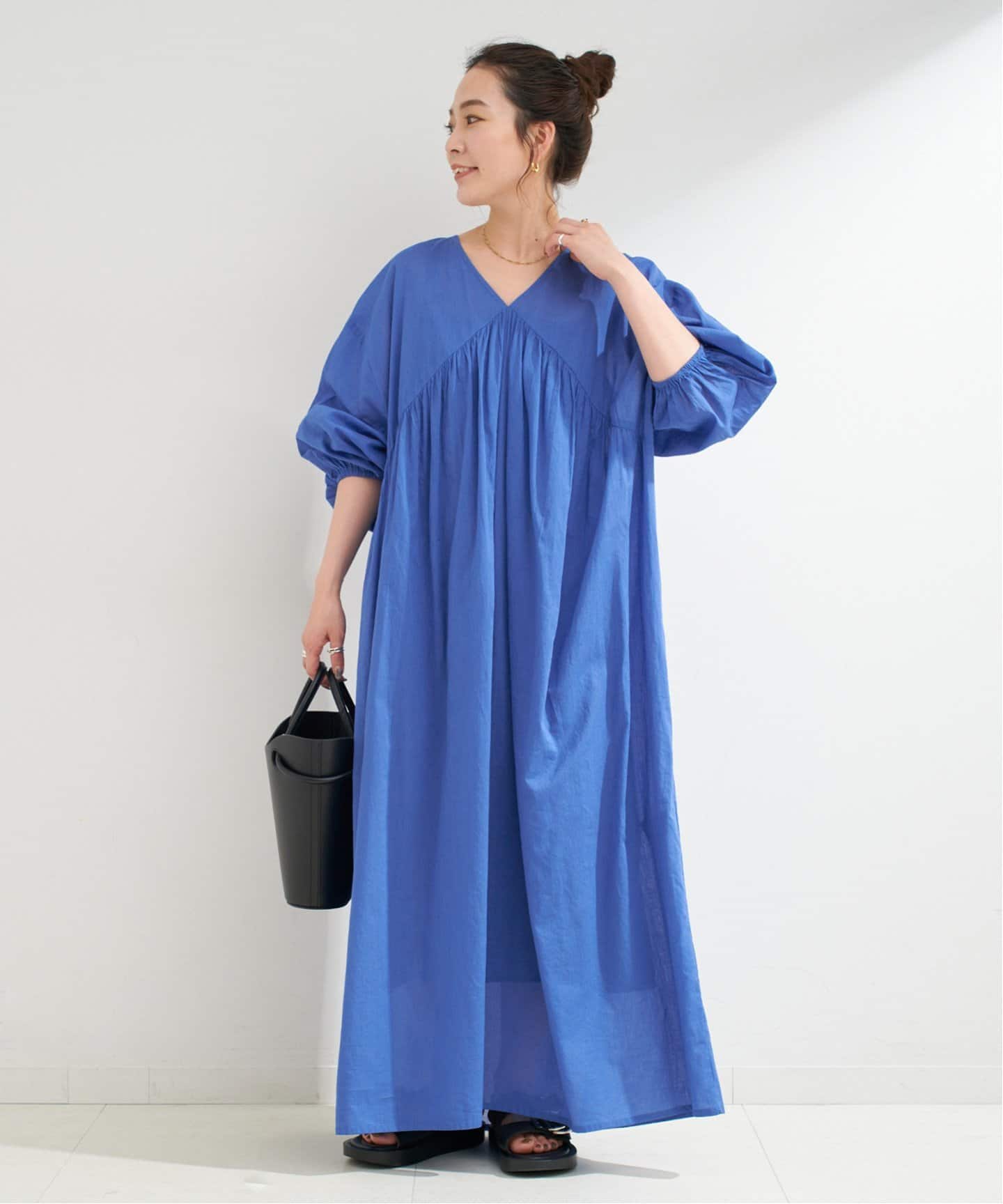 専用ページ　クリーム色 Vネック マキシ丈ワンピース リラクシーStyle。Vネックマキシ丈ワンピース[品番：WZ000004129