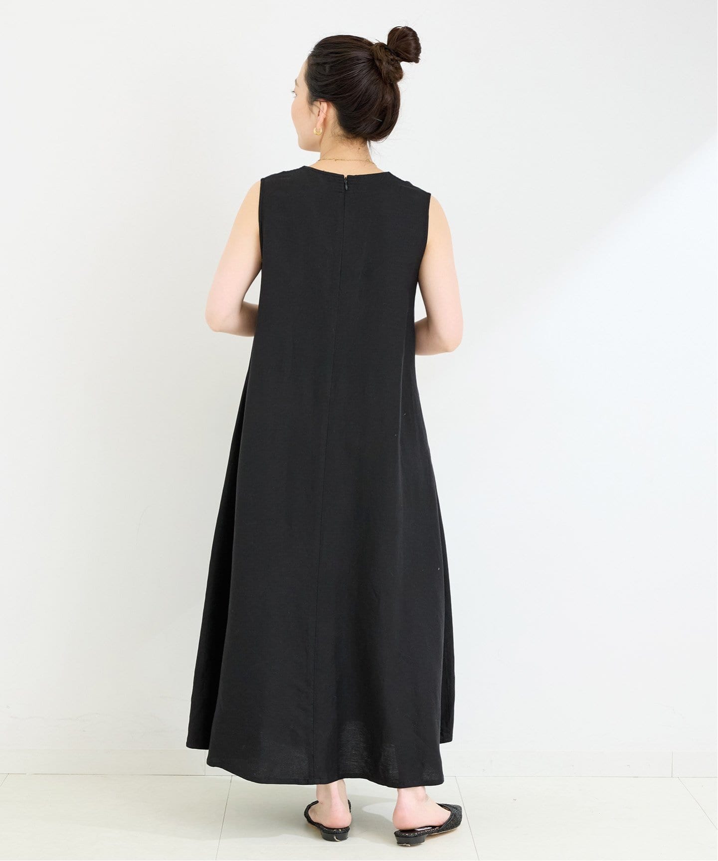 【新品】SIMPLICITE 黒リネンレーヨンスリーブレスワンピース セール】【 POOLSIDE COFFEE × Unblend 】ロゴ刺繍 カットリブ